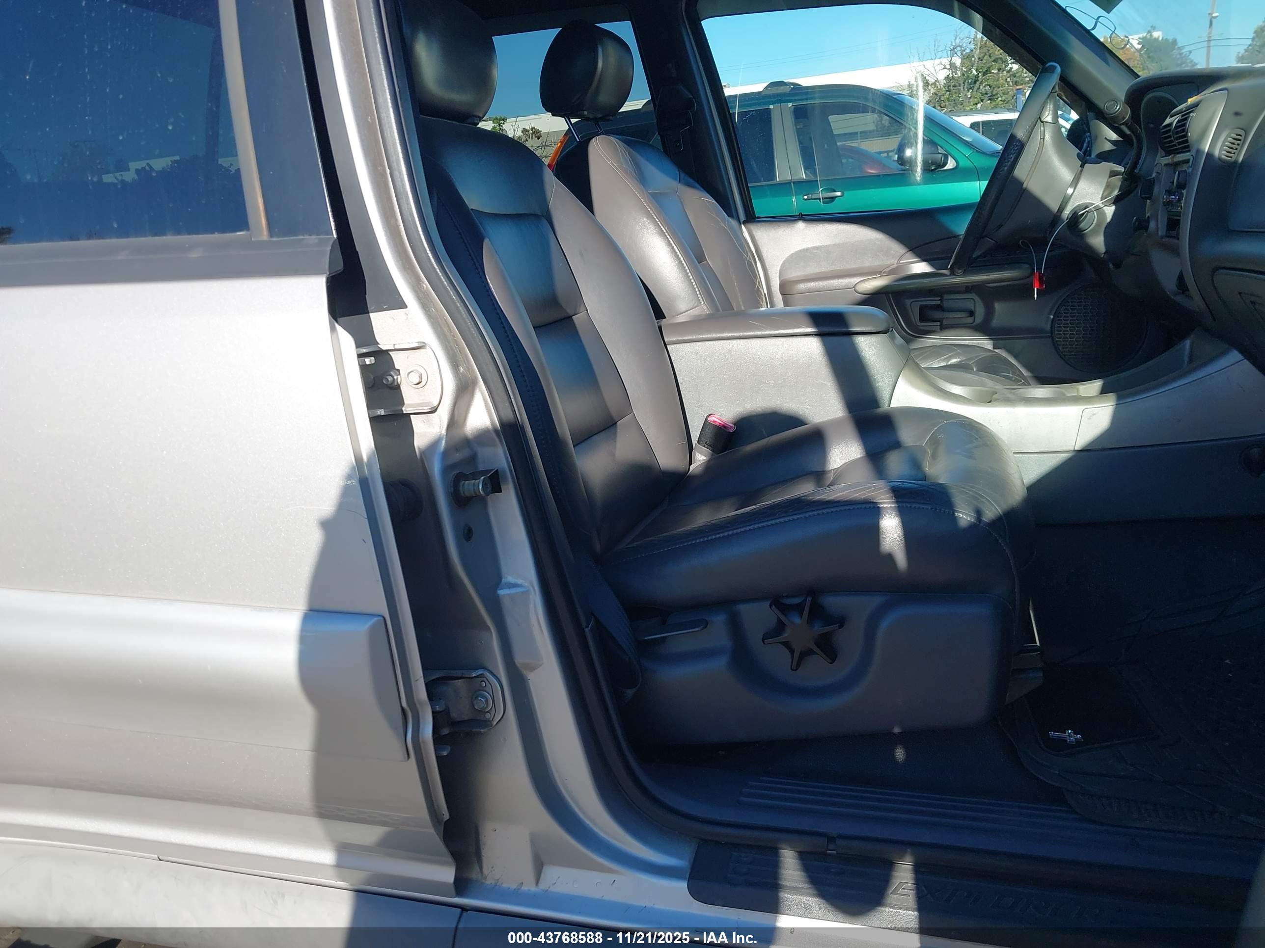 FORD EXPLORER image 5