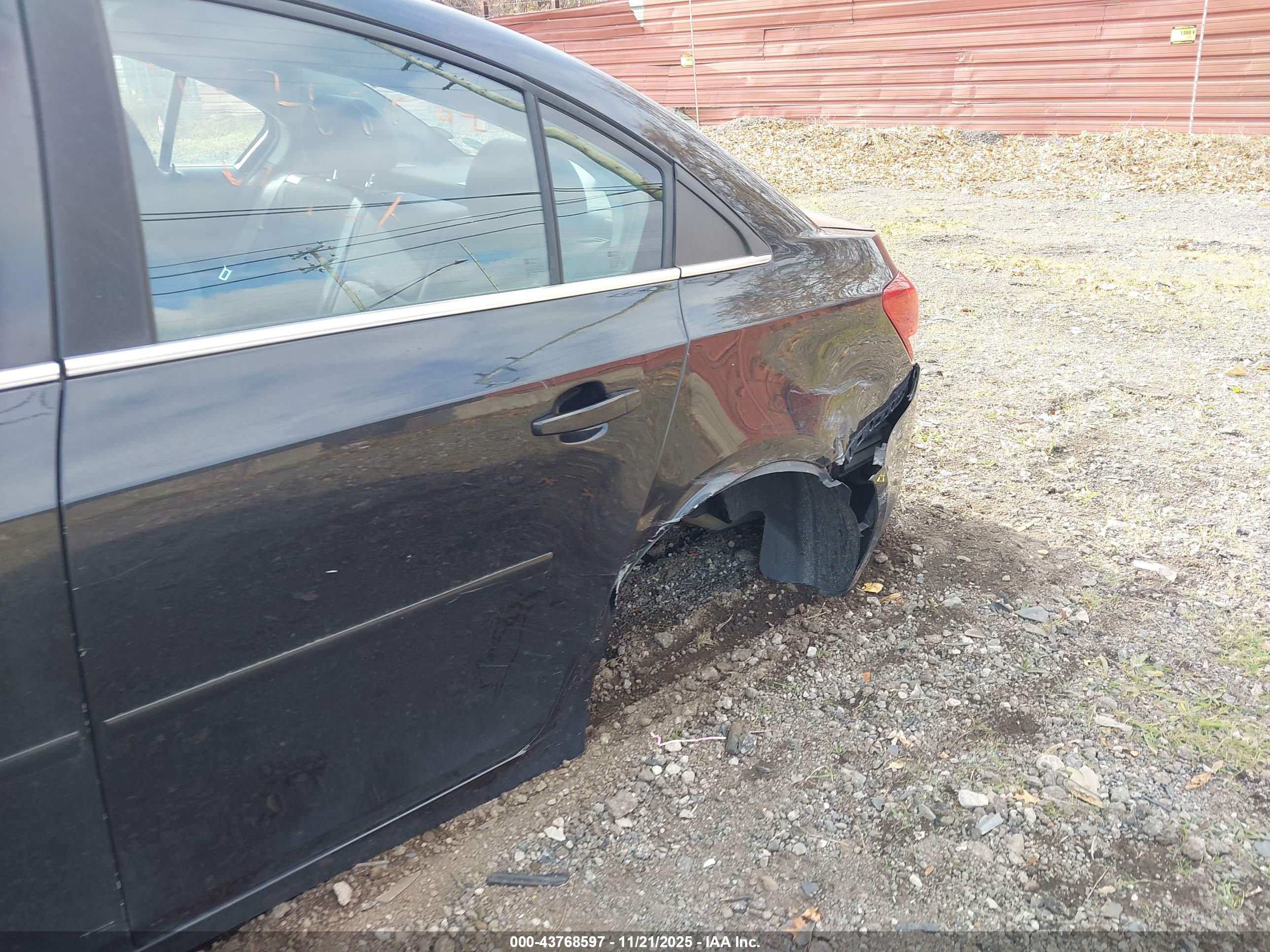 CHEVROLET CRUZE image 6