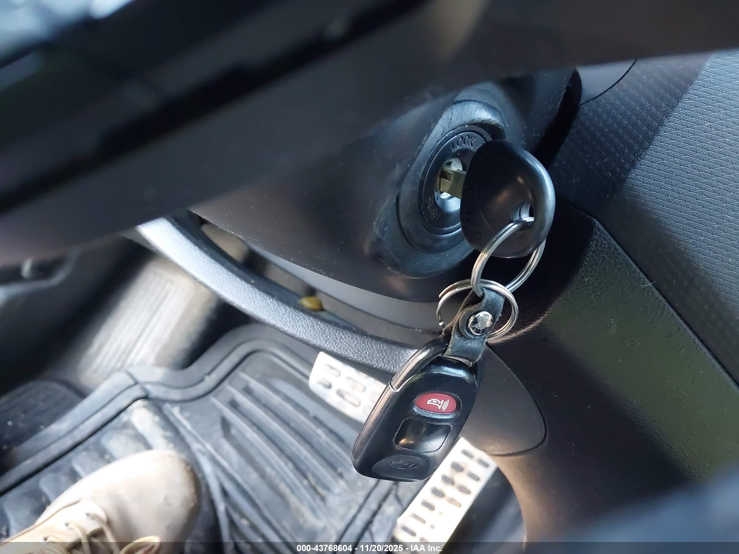 HYUNDAI VELOSTER image 11