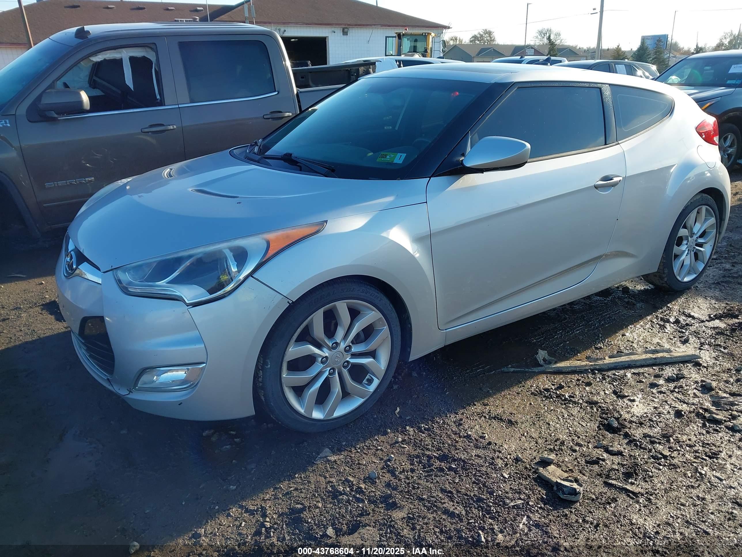 HYUNDAI VELOSTER image 2
