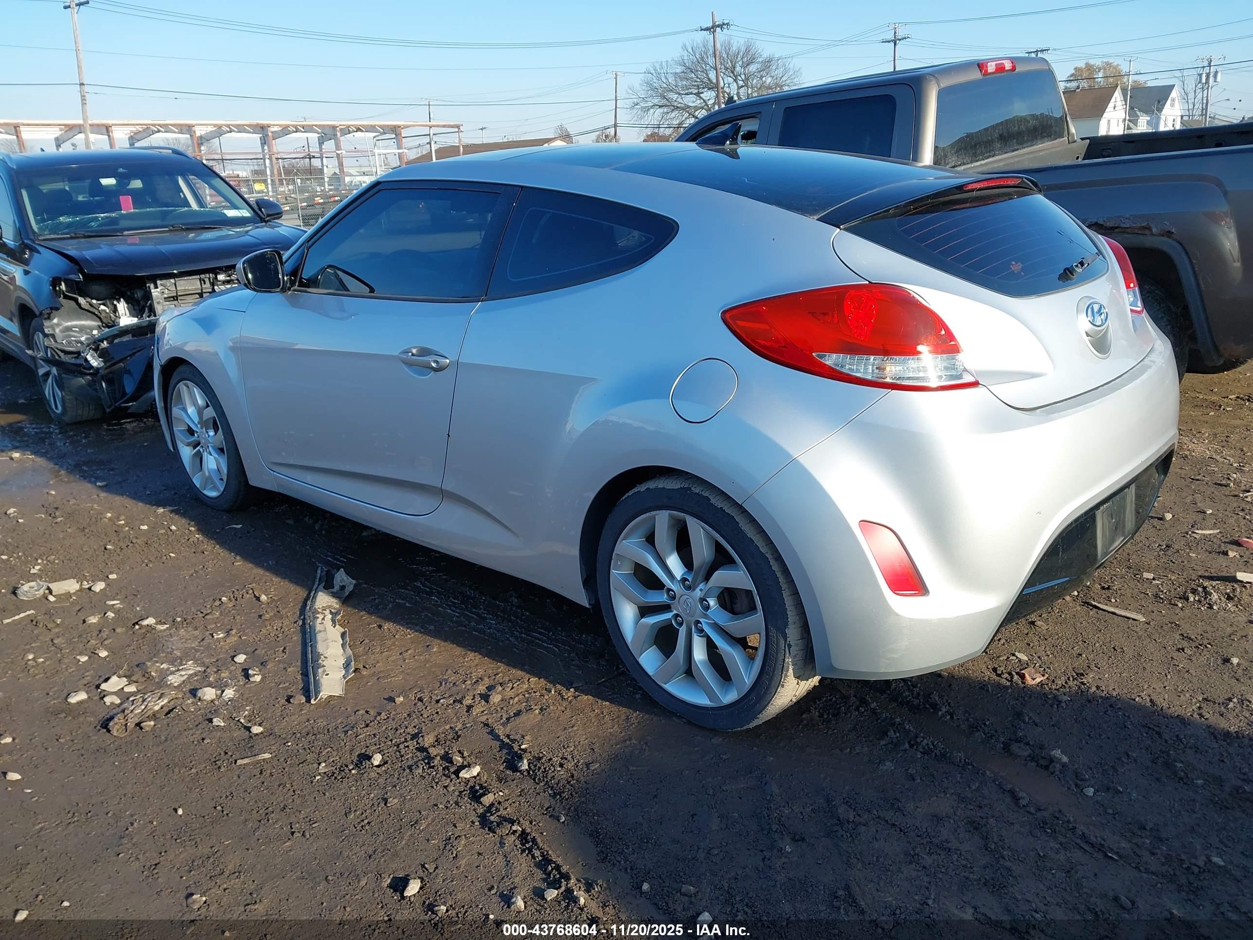 HYUNDAI VELOSTER image 3