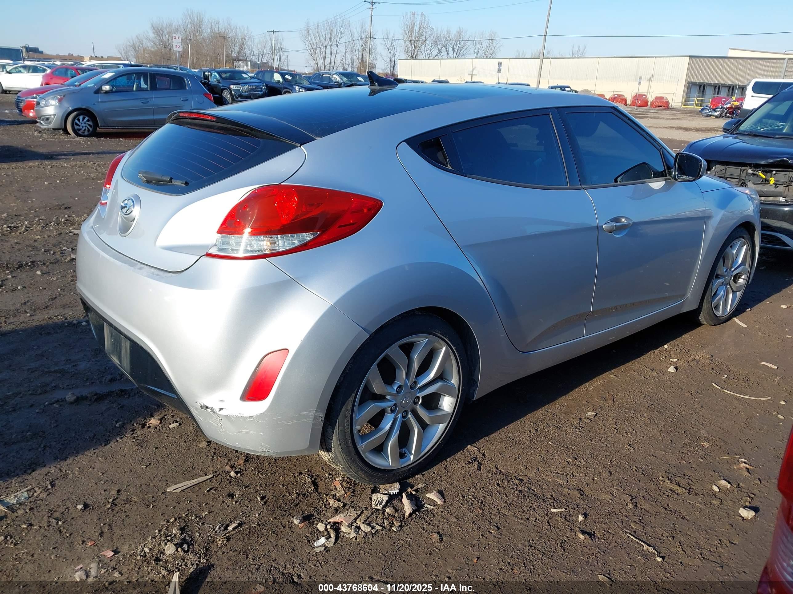 HYUNDAI VELOSTER image 4