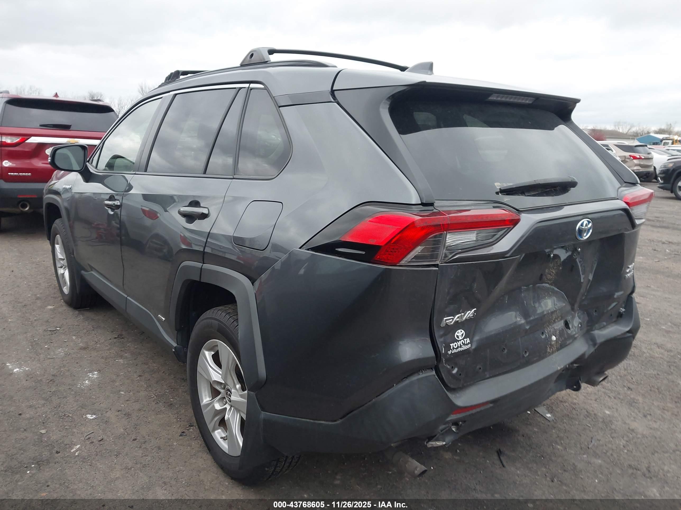 TOYOTA RAV4 image 3