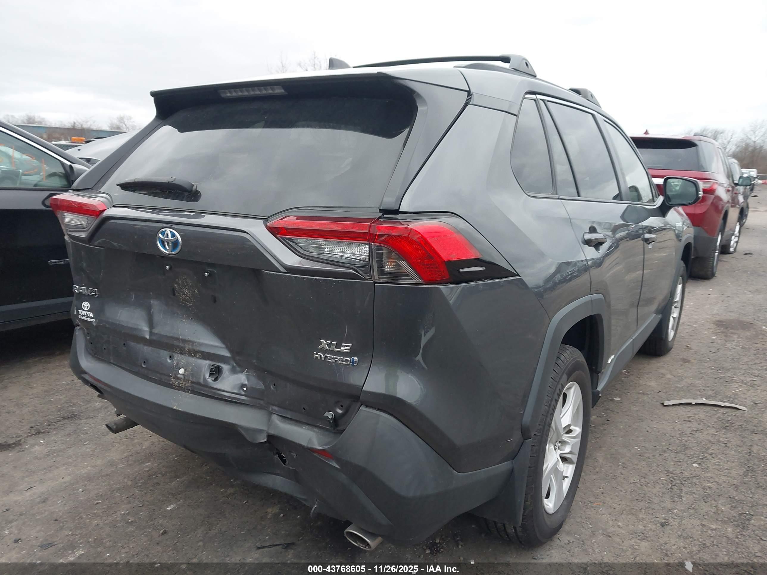 TOYOTA RAV4 image 4
