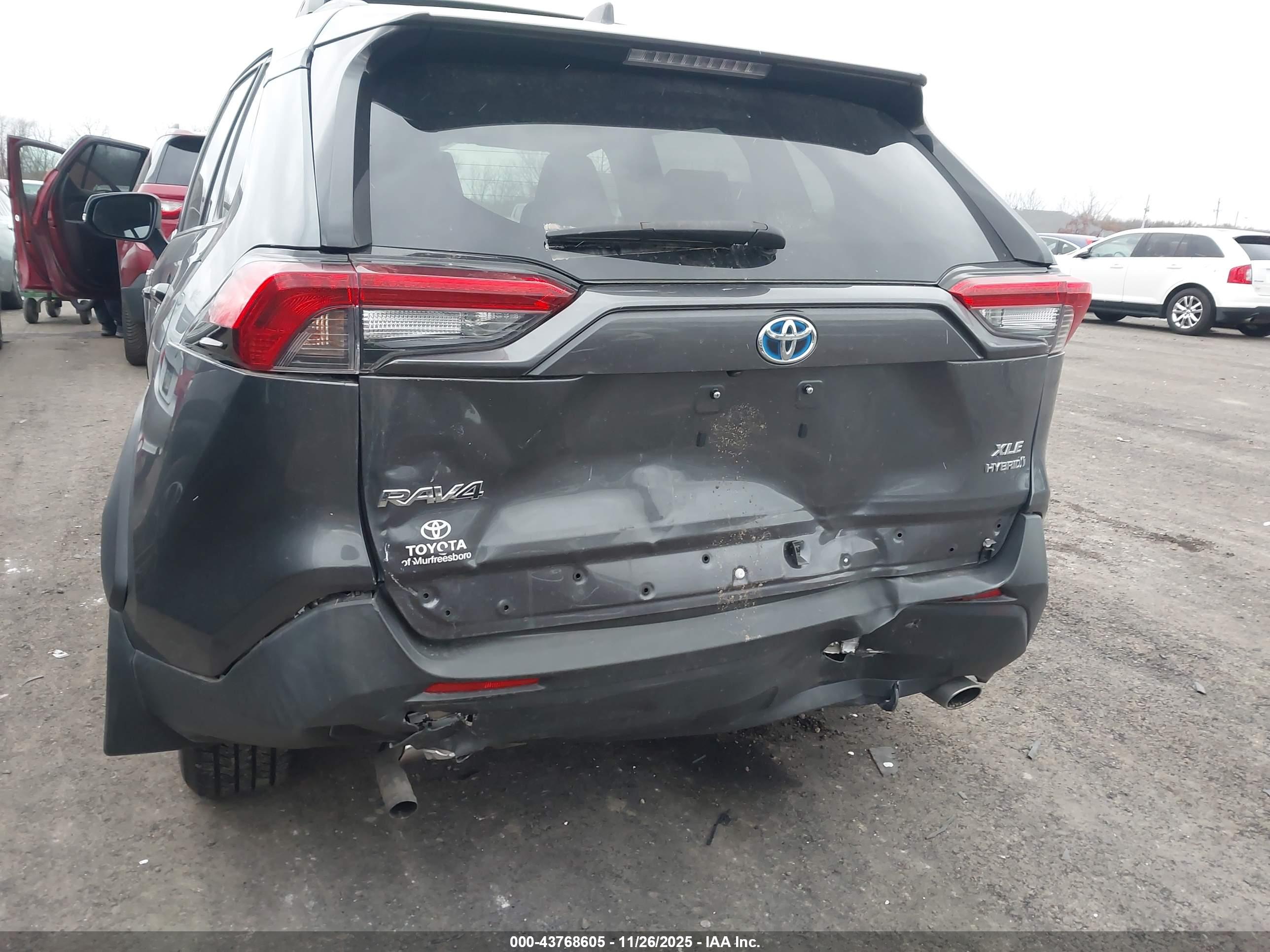 TOYOTA RAV4 image 6