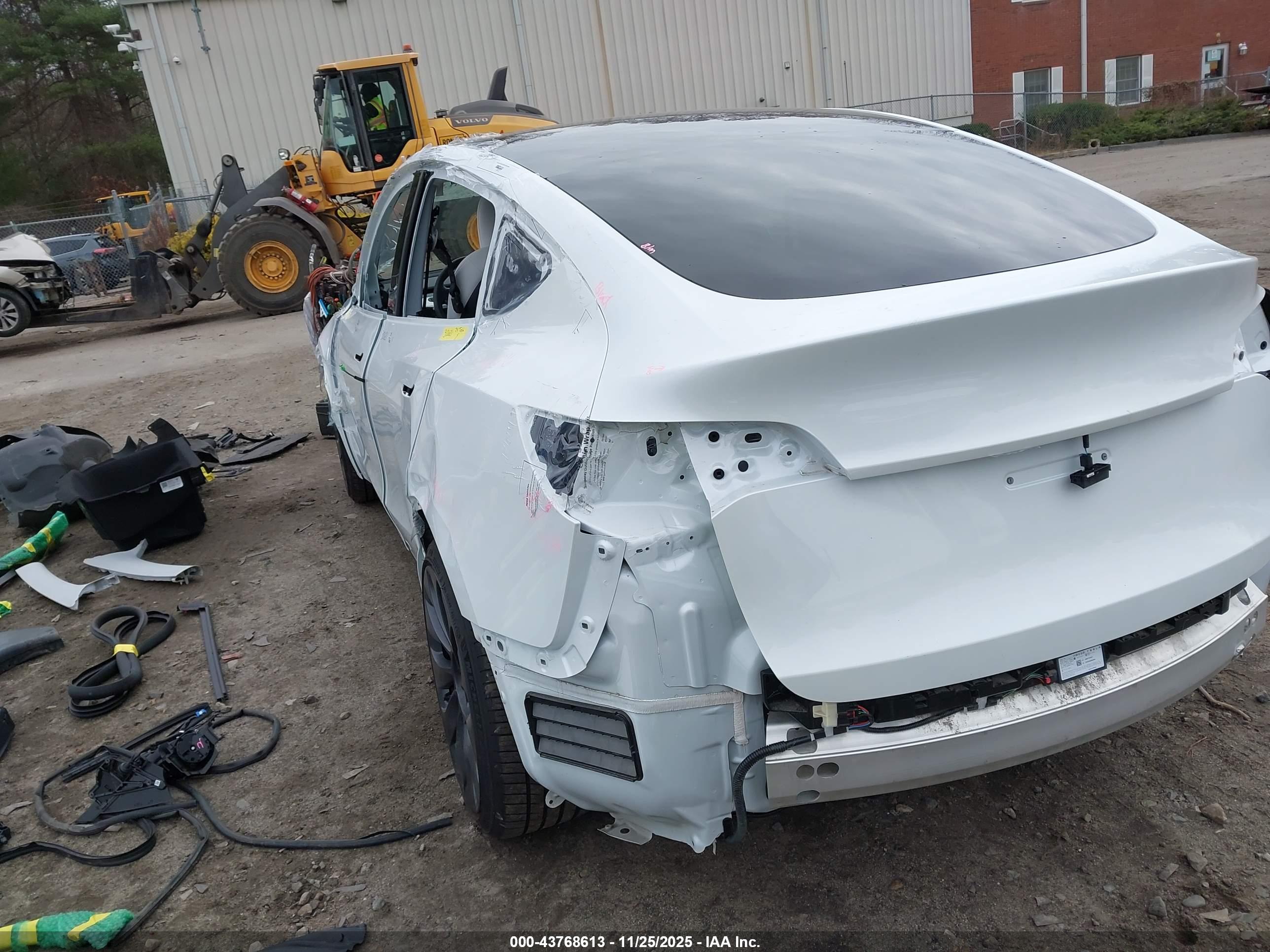 TESLA MODEL image 3