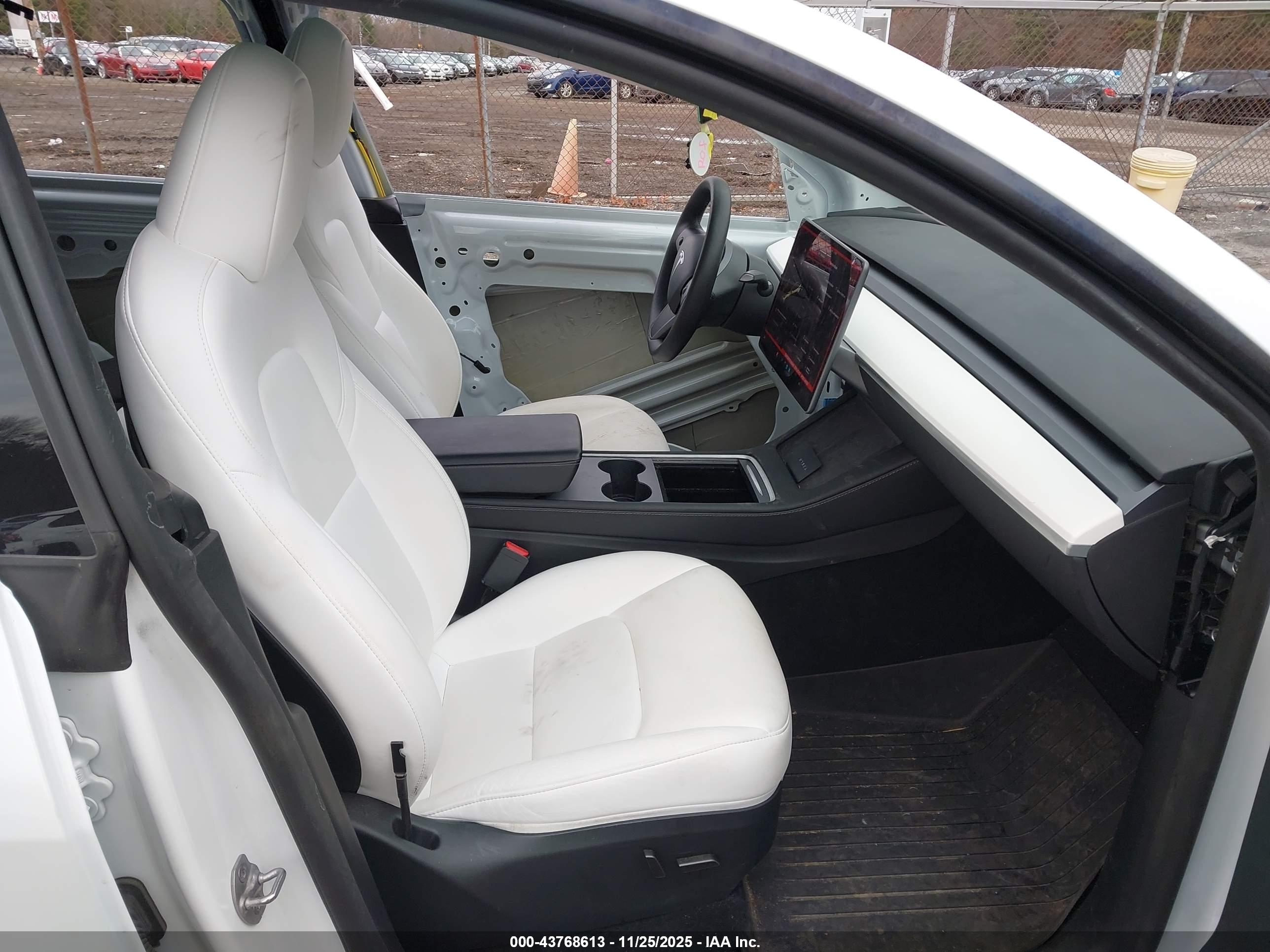 TESLA MODEL image 5