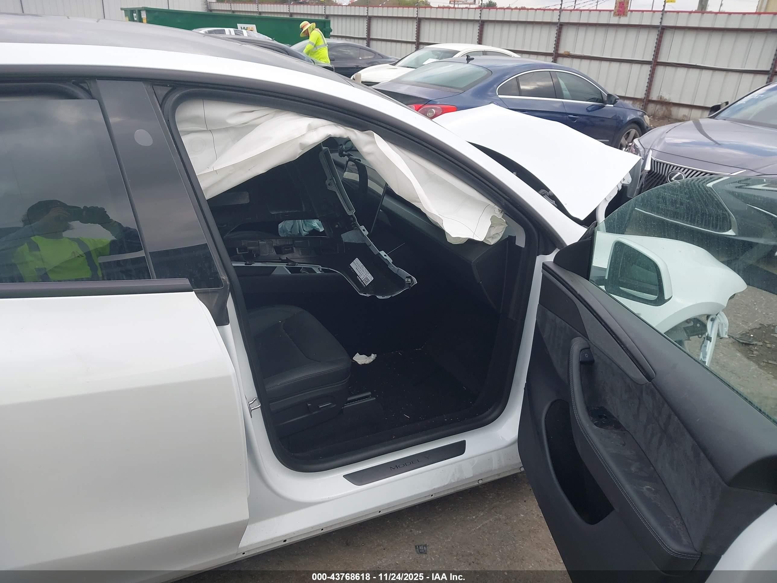TESLA MODEL image 5