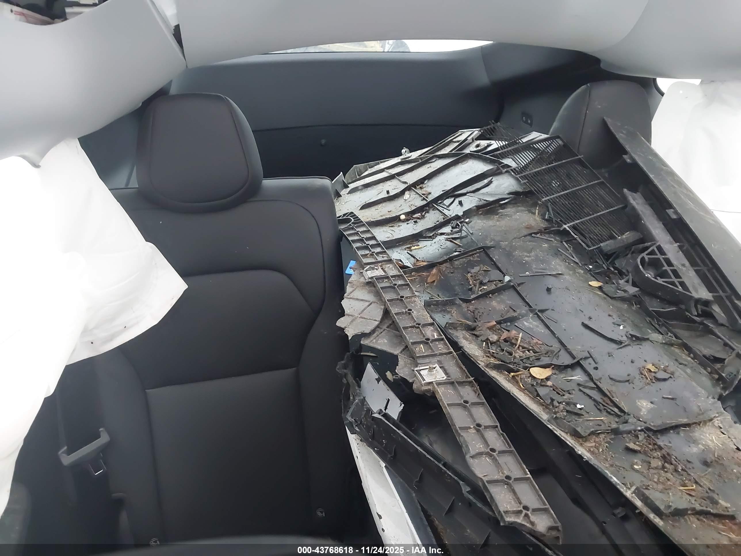 TESLA MODEL image 8