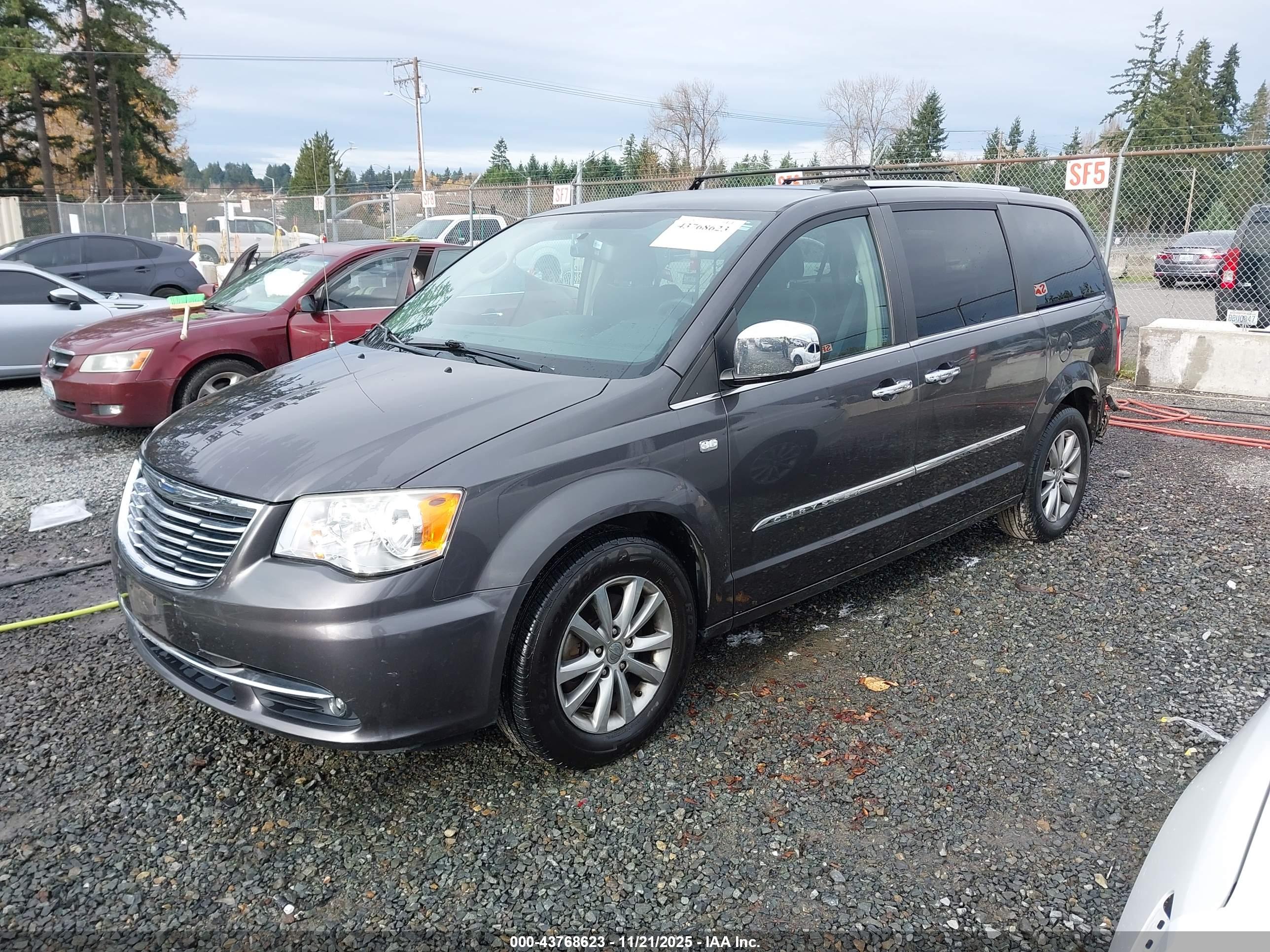 CHRYSLER TOWN image 2