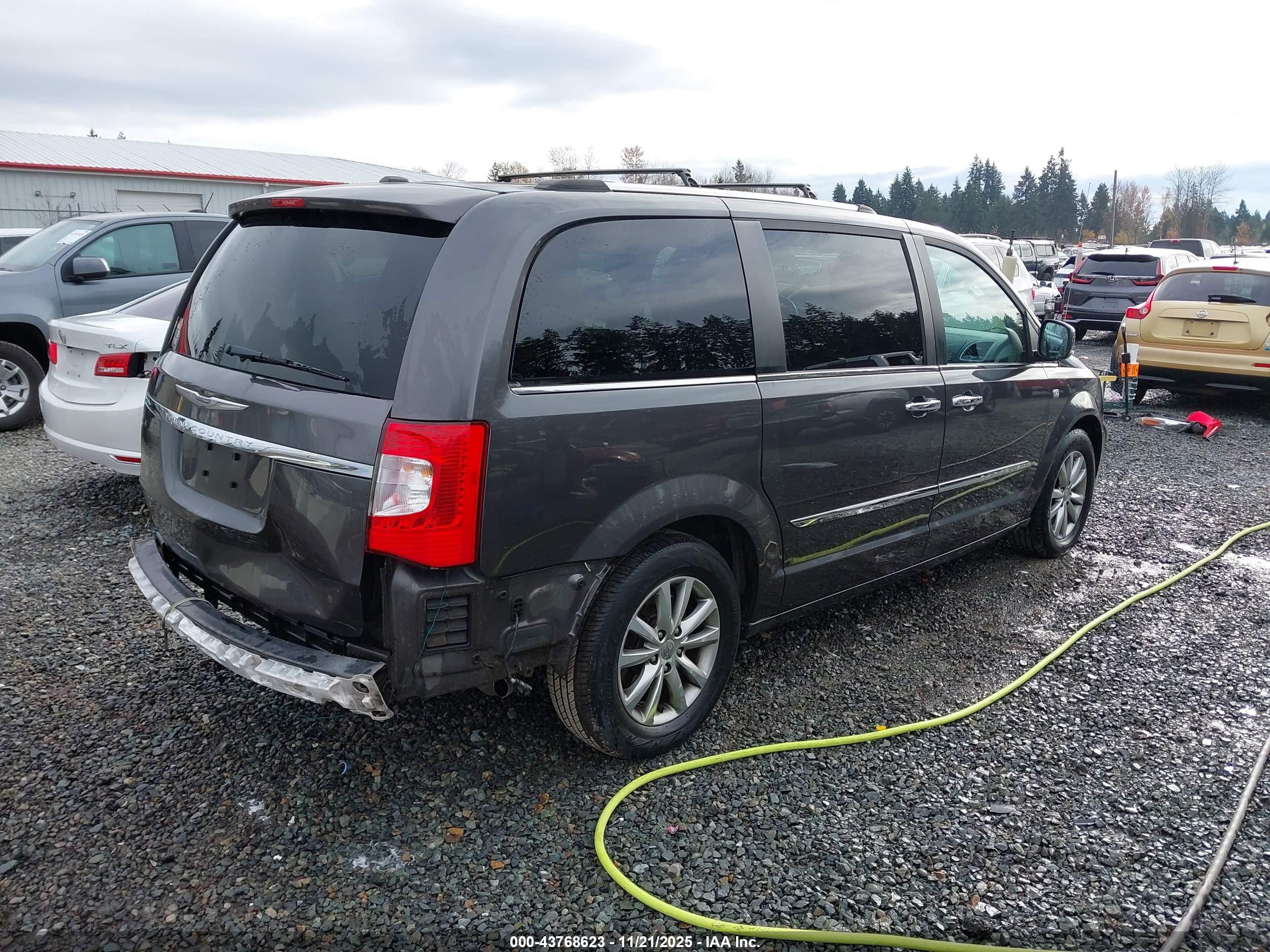 CHRYSLER TOWN image 4