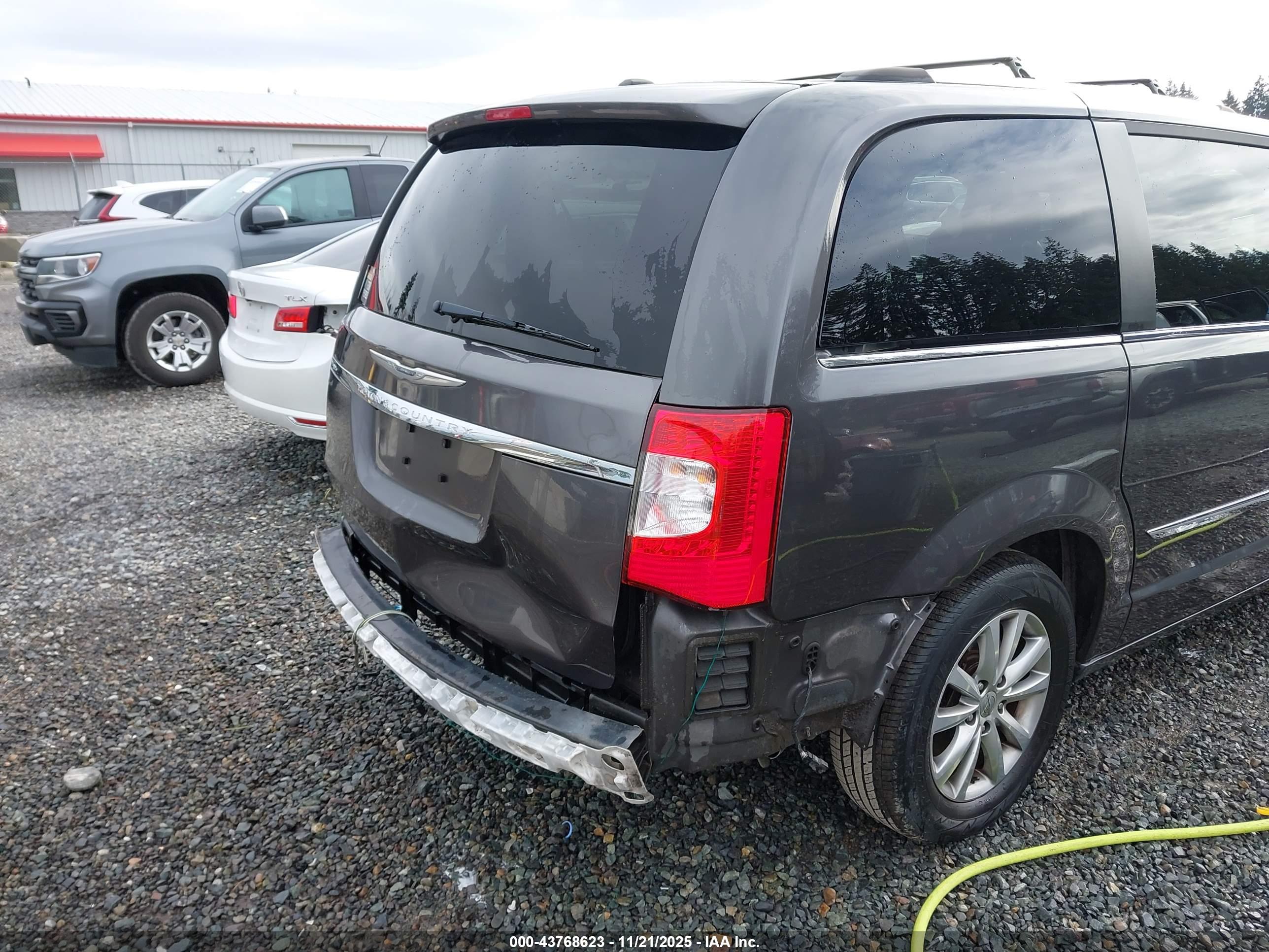 CHRYSLER TOWN image 6