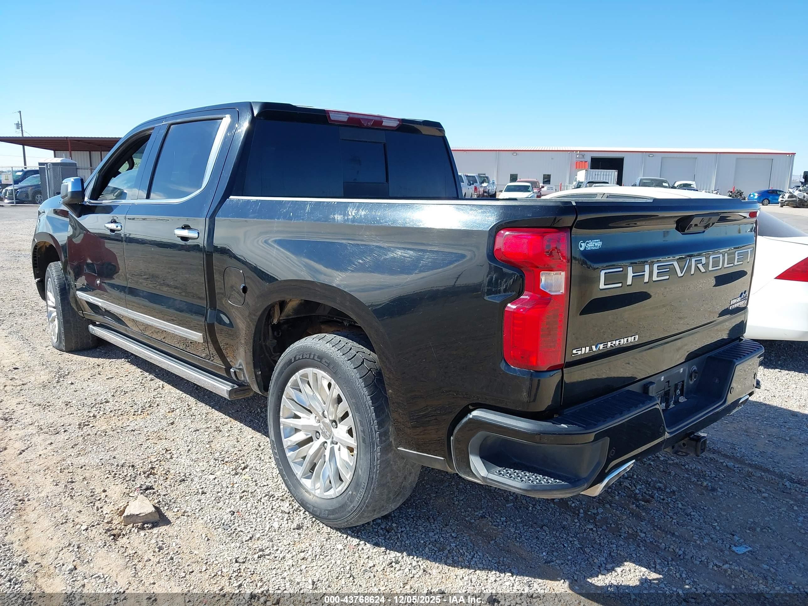 CHEVROLET SILVERADO image 3