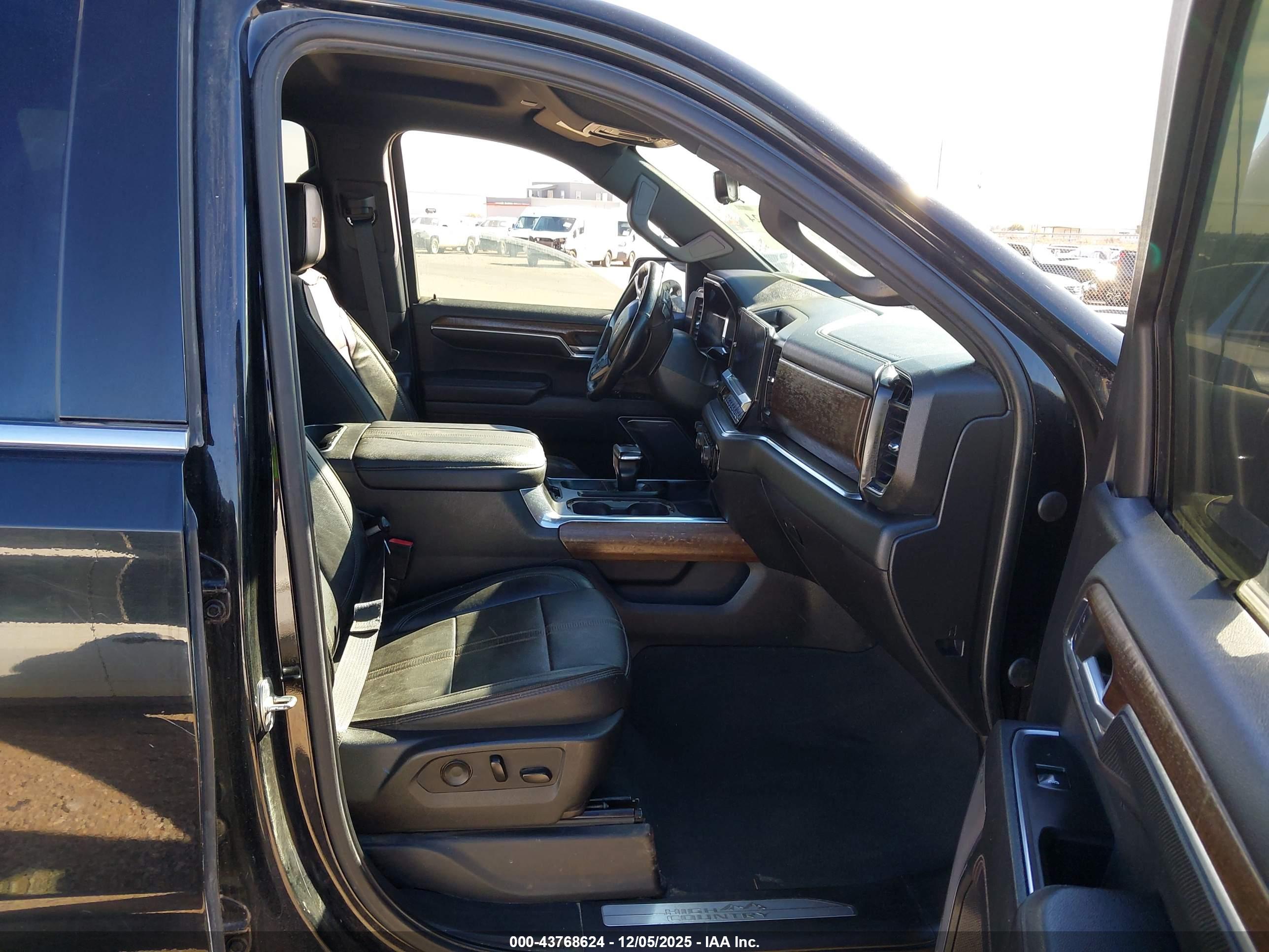 CHEVROLET SILVERADO image 5