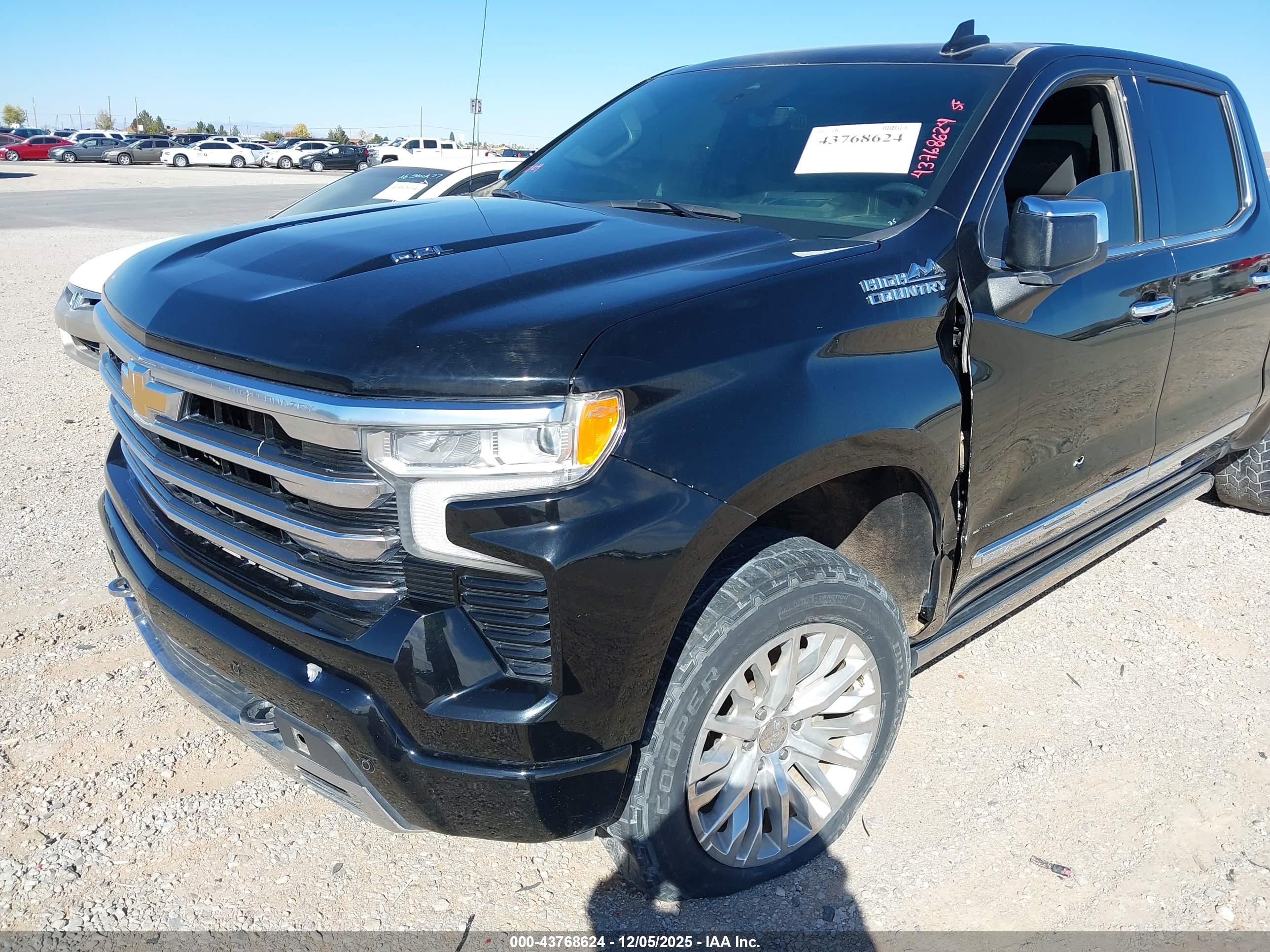CHEVROLET SILVERADO image 6