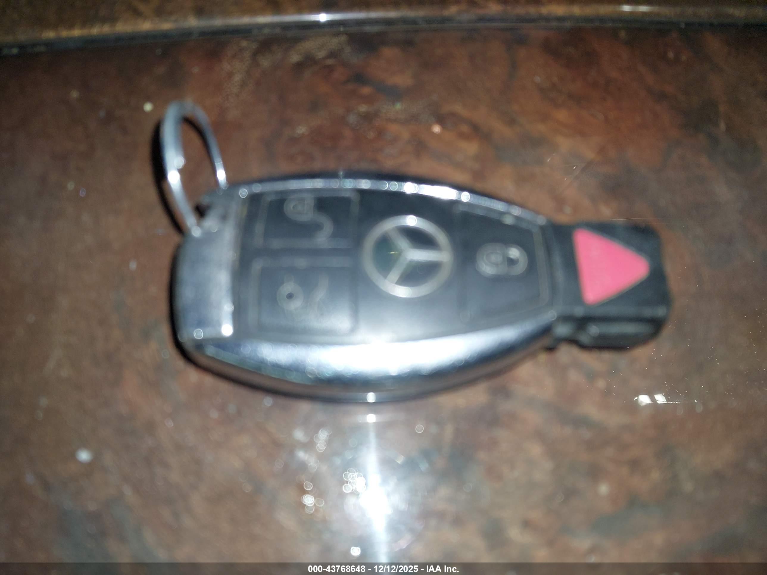 MERCEDES-BENZ E image 11
