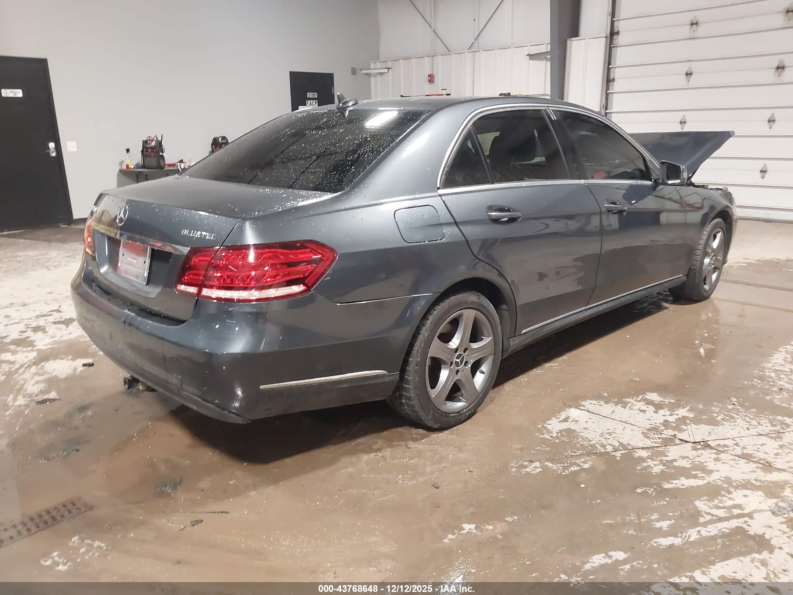MERCEDES-BENZ E image 4