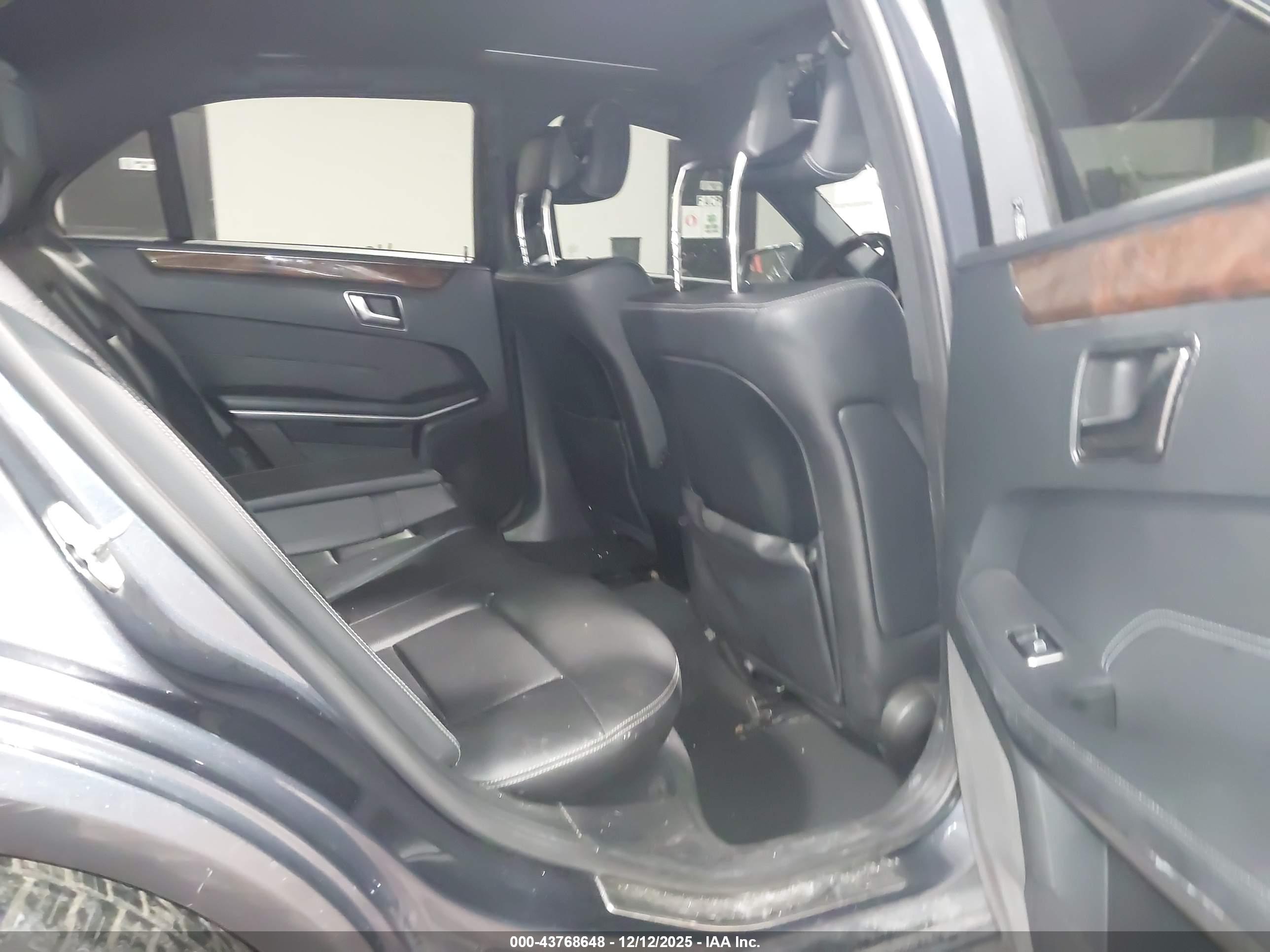 MERCEDES-BENZ E image 8