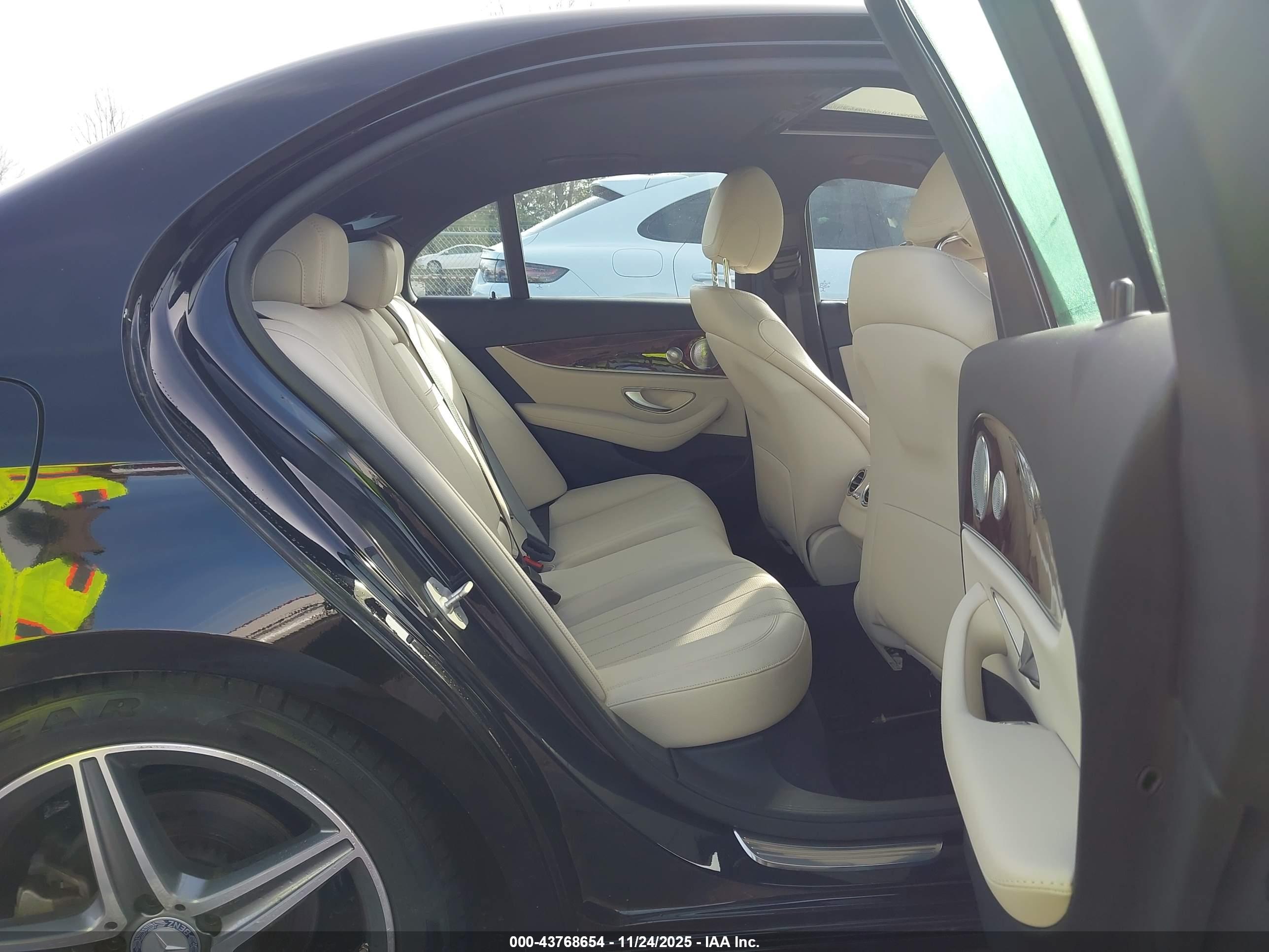MERCEDES-BENZ E image 8