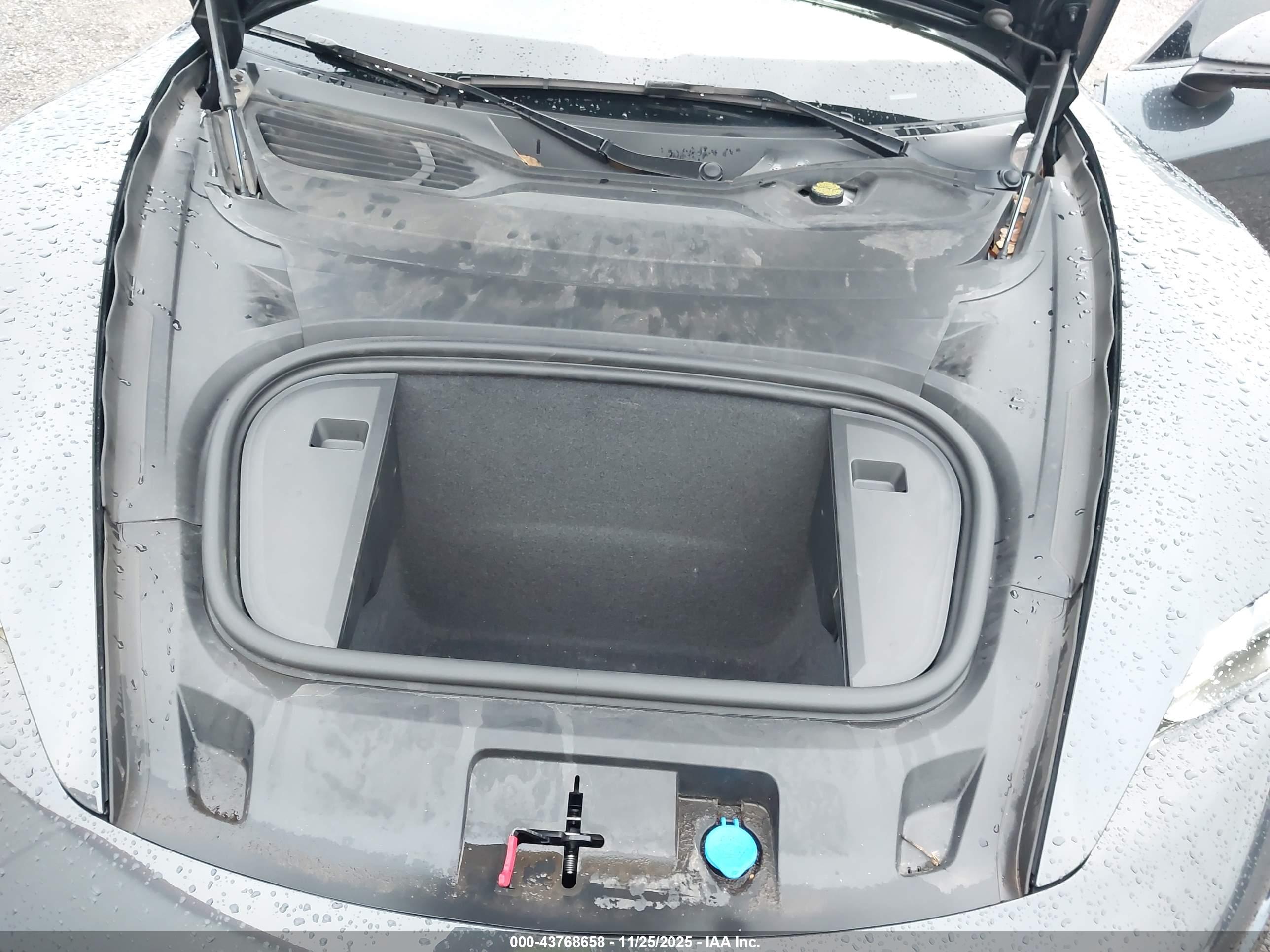 PORSCHE TAYCAN image 10