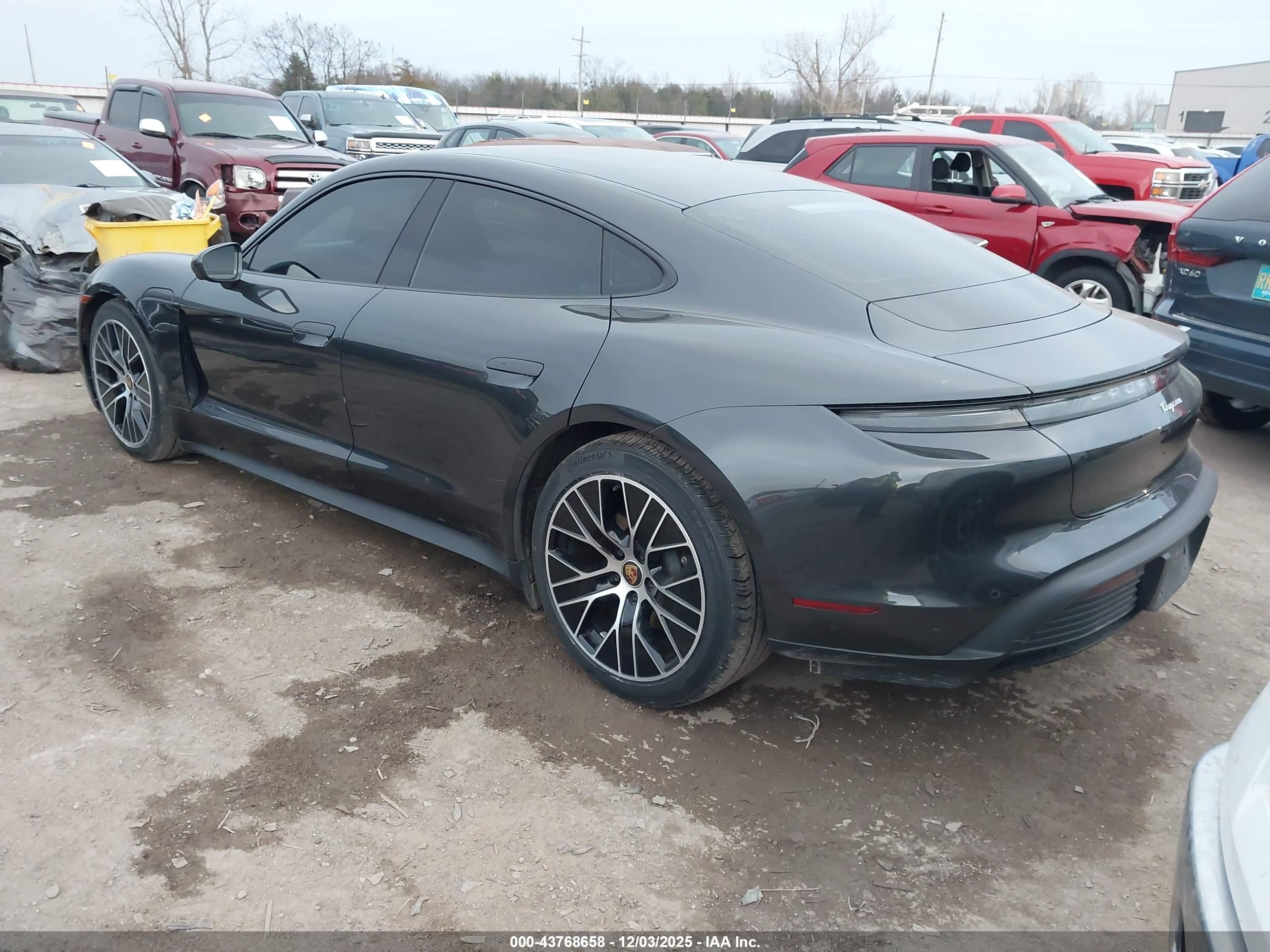 PORSCHE TAYCAN image 3