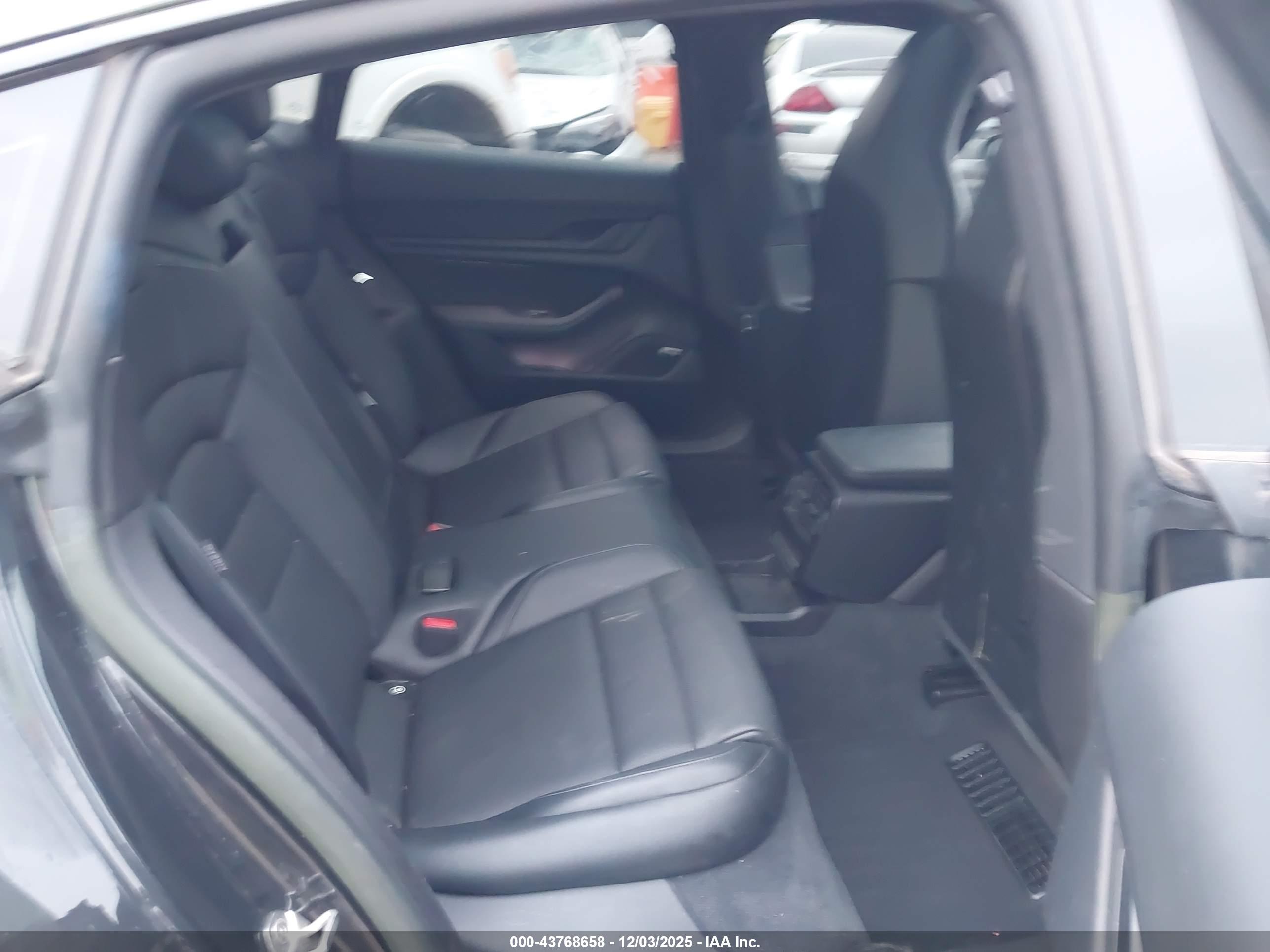 PORSCHE TAYCAN image 8