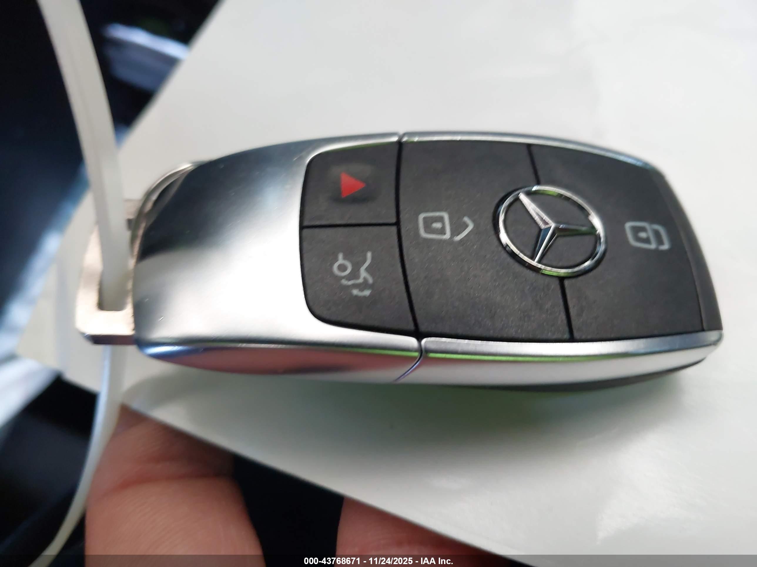 MERCEDES-BENZ CLA image 11