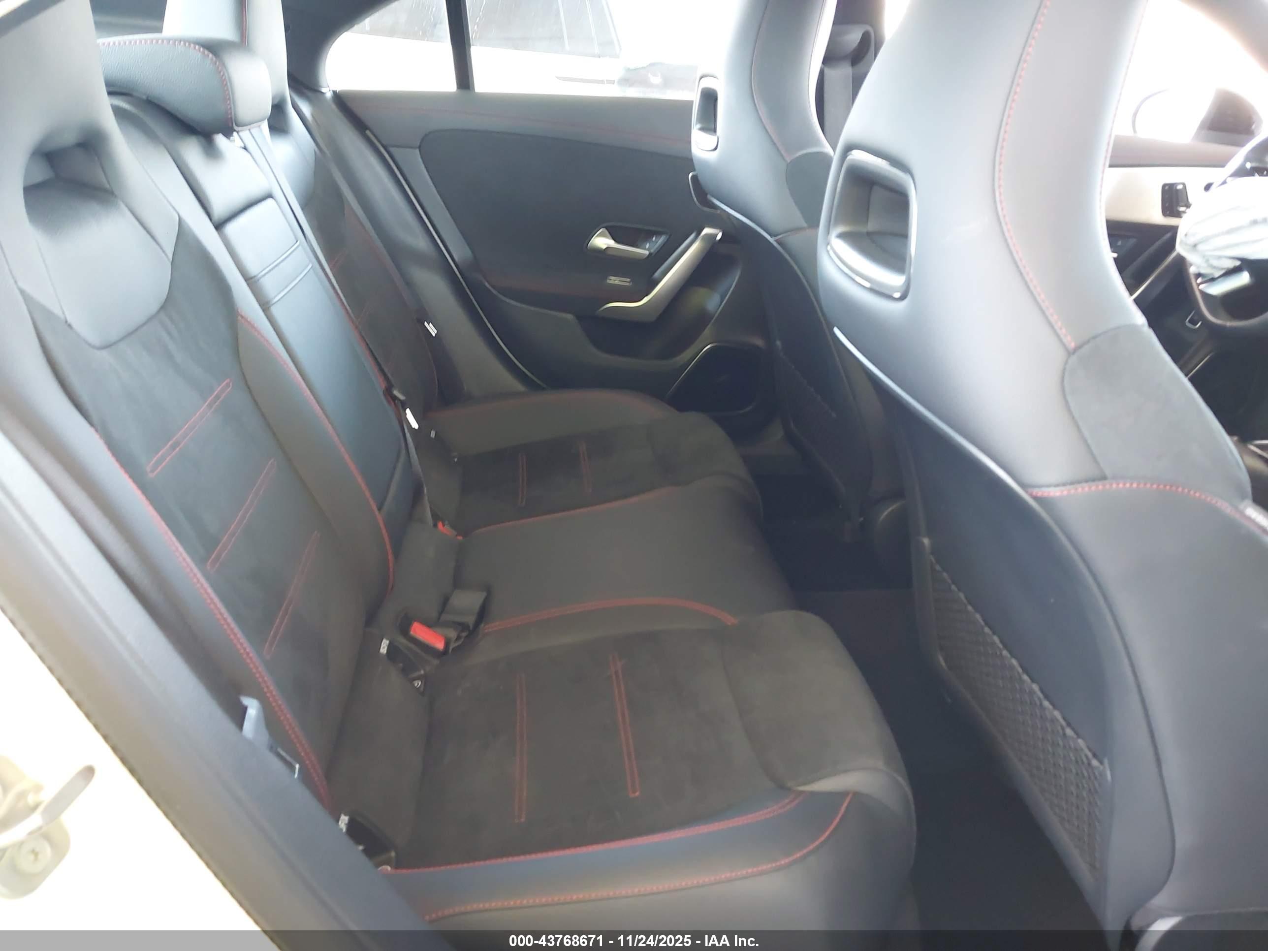 MERCEDES-BENZ CLA image 8