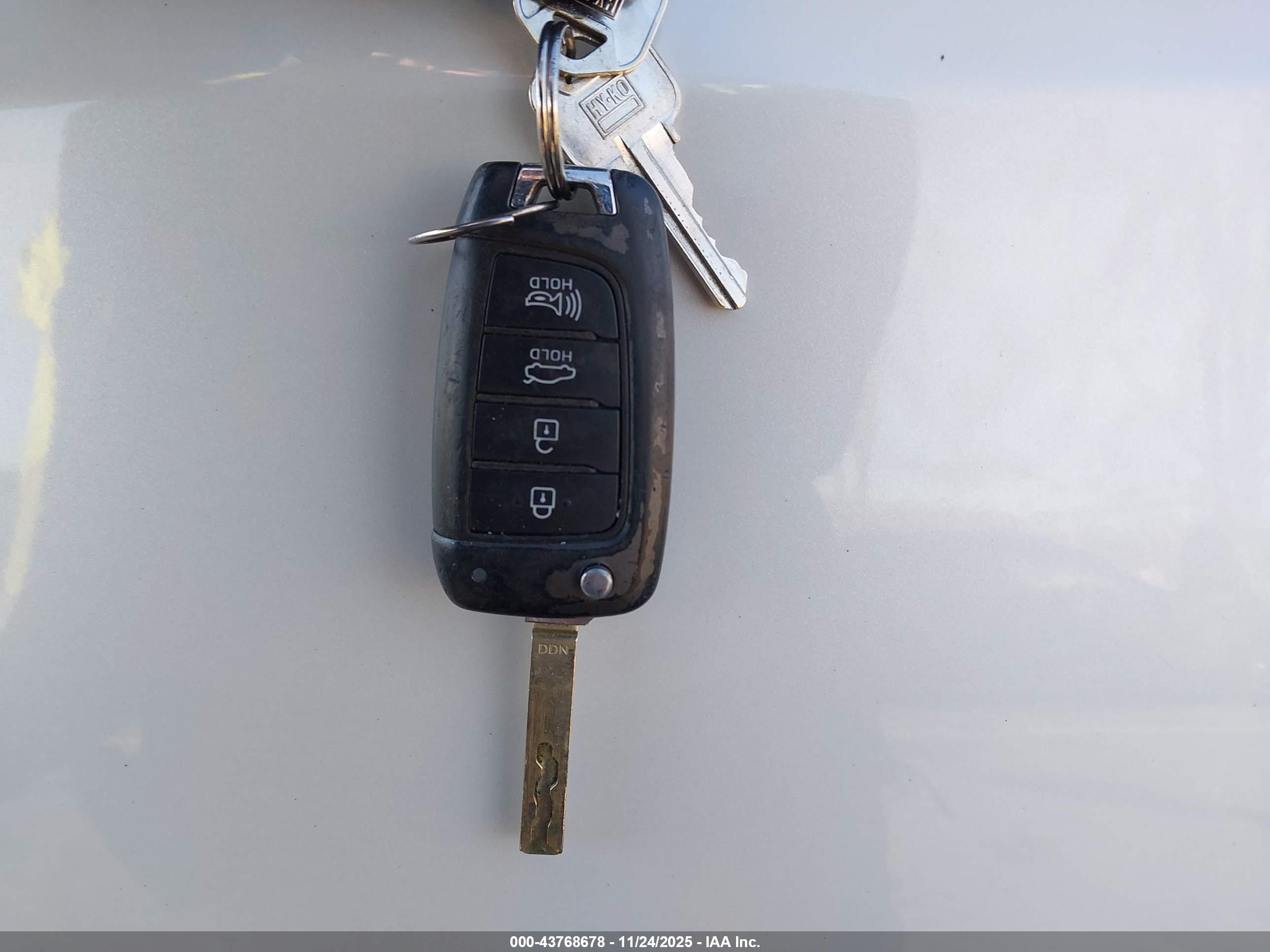 HYUNDAI SONATA image 11