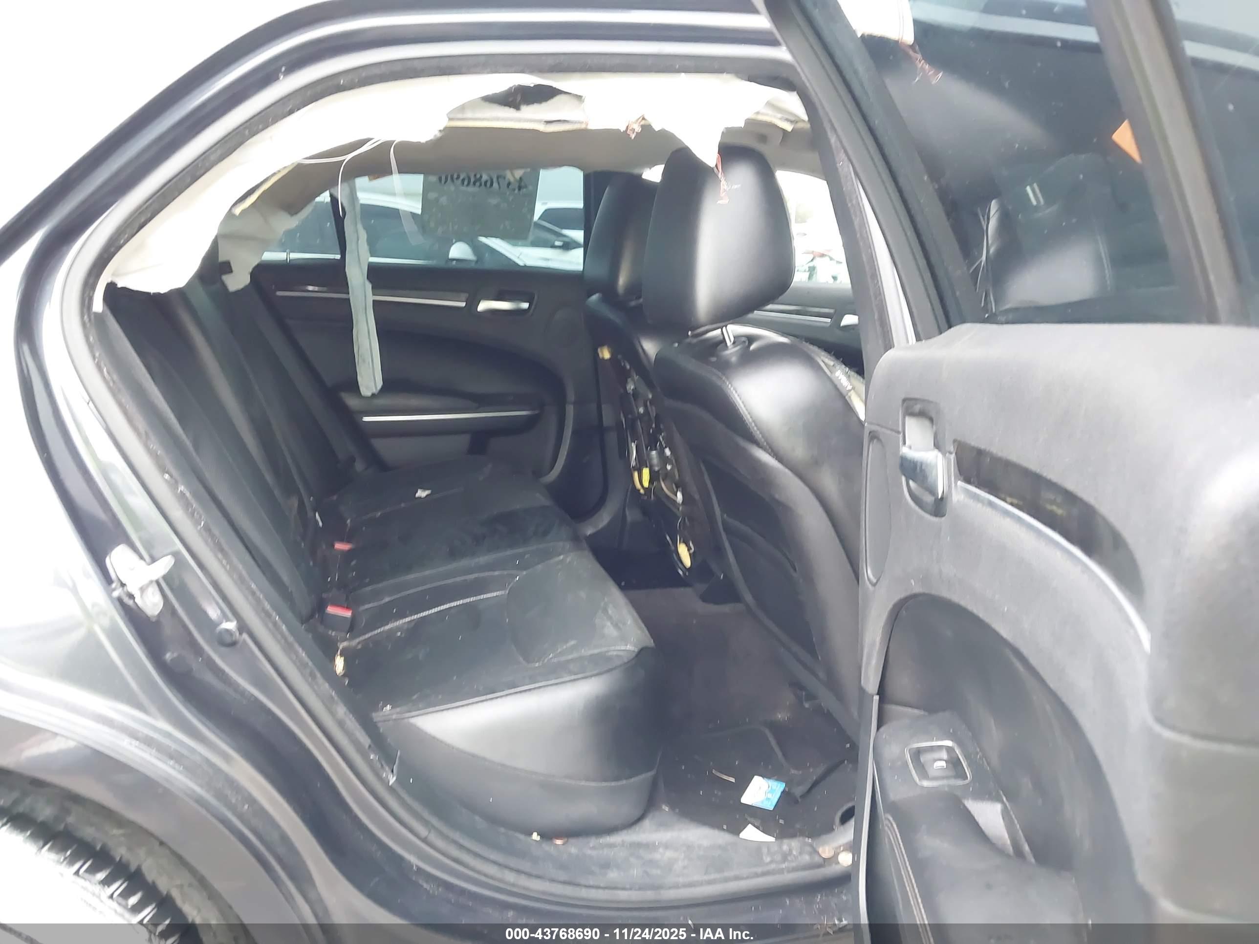 CHRYSLER 300C image 8