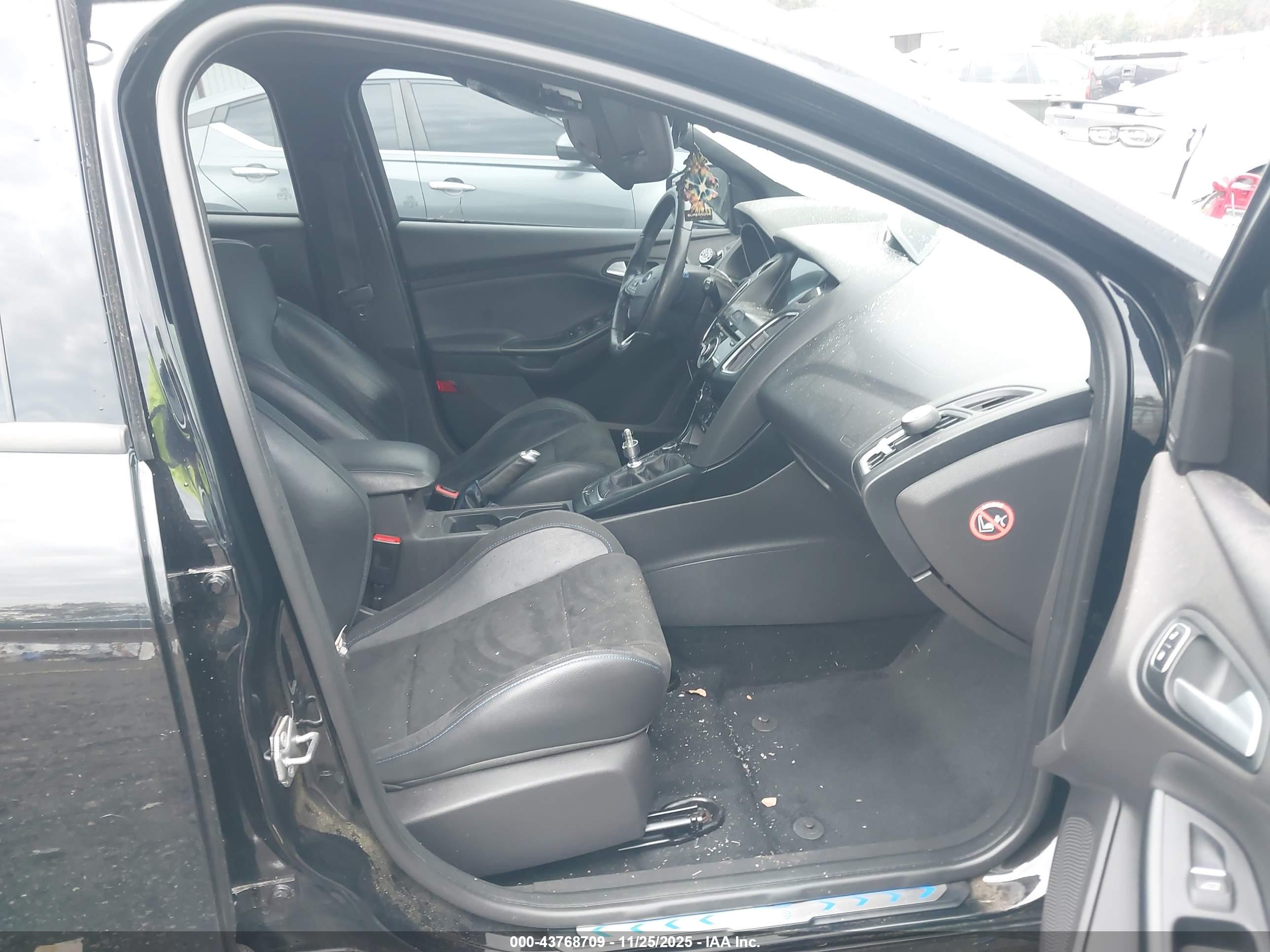 FORD FOCUS image 5