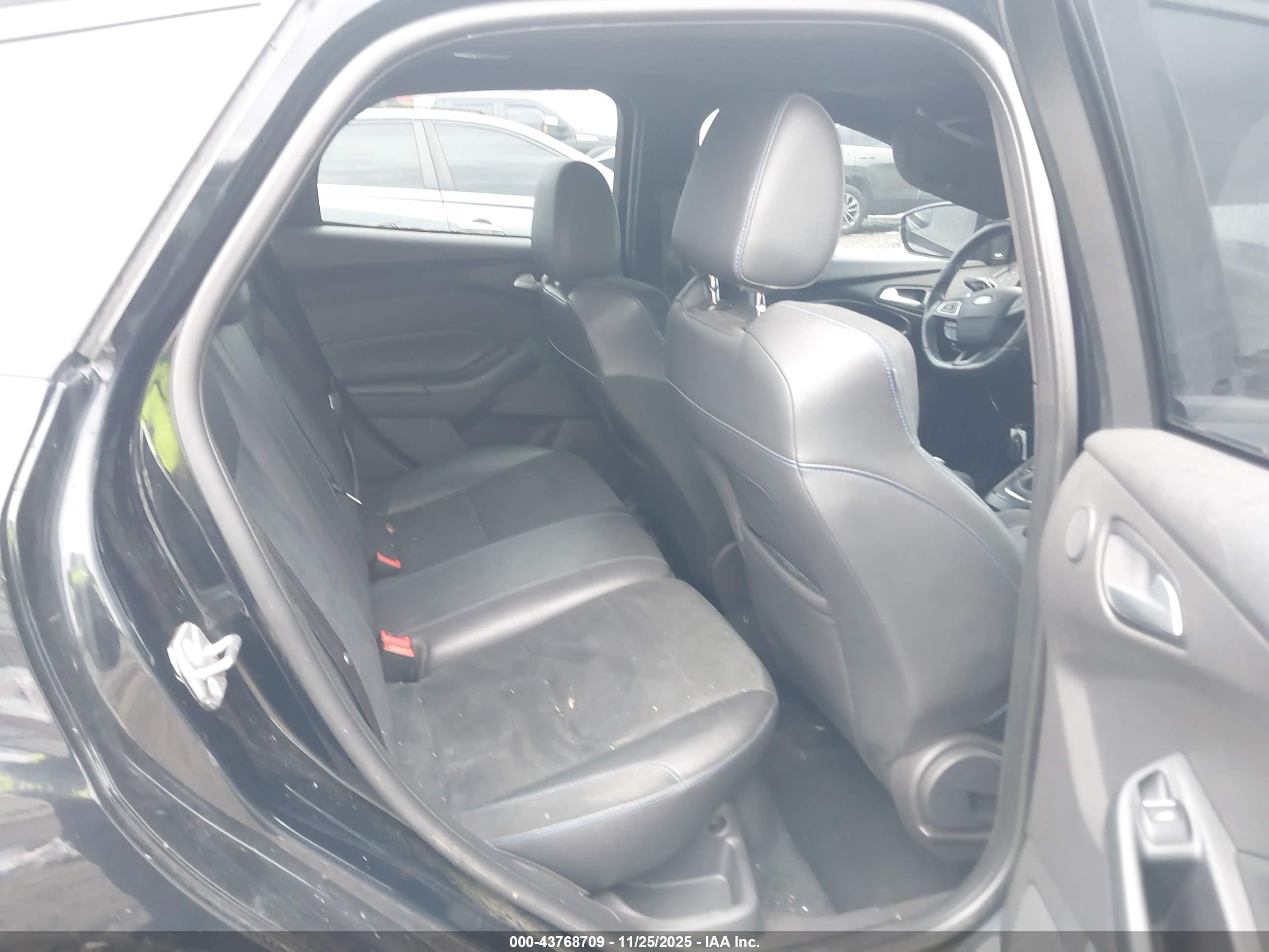 FORD FOCUS image 8