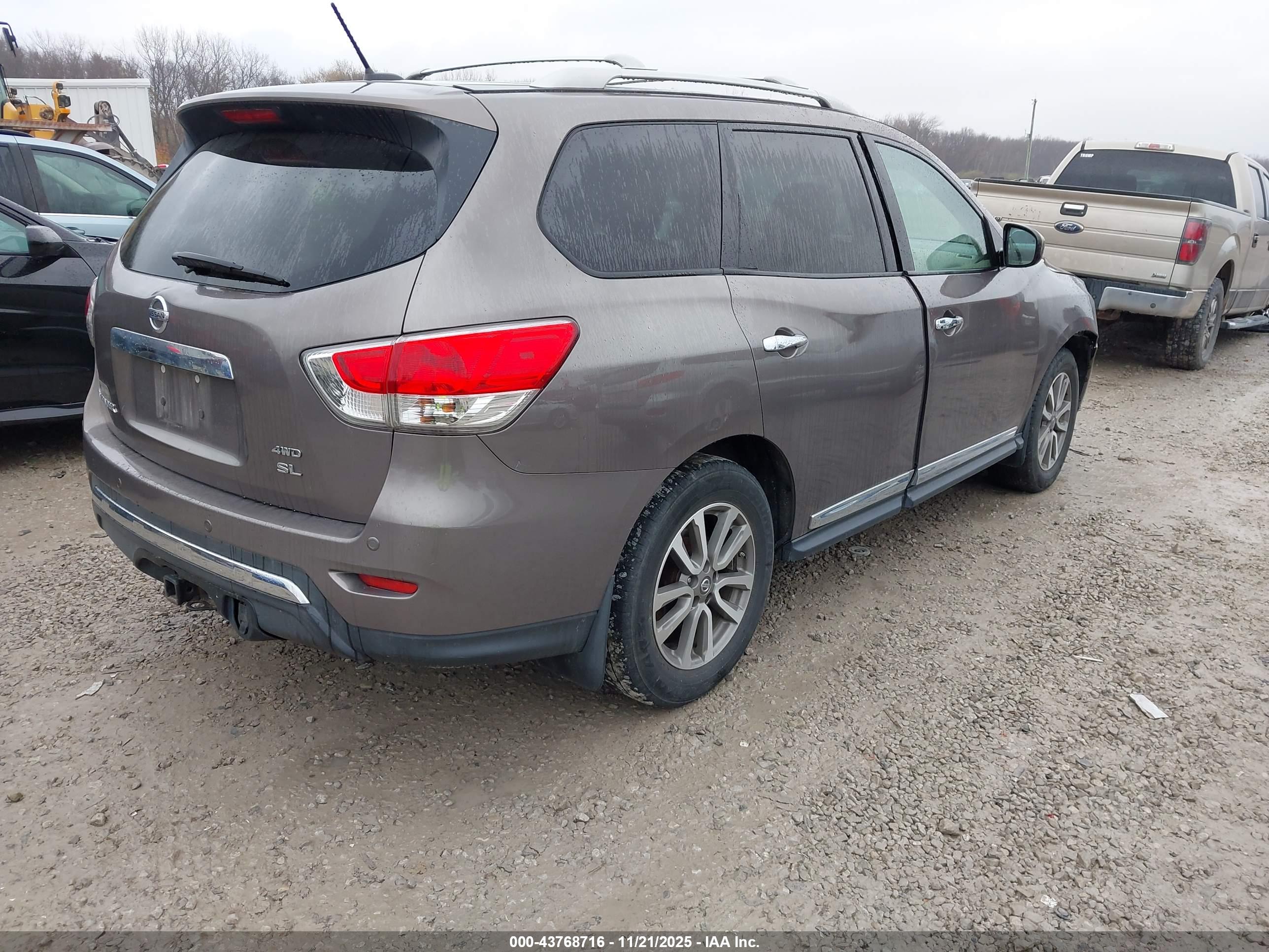 NISSAN PATHFINDER image 4