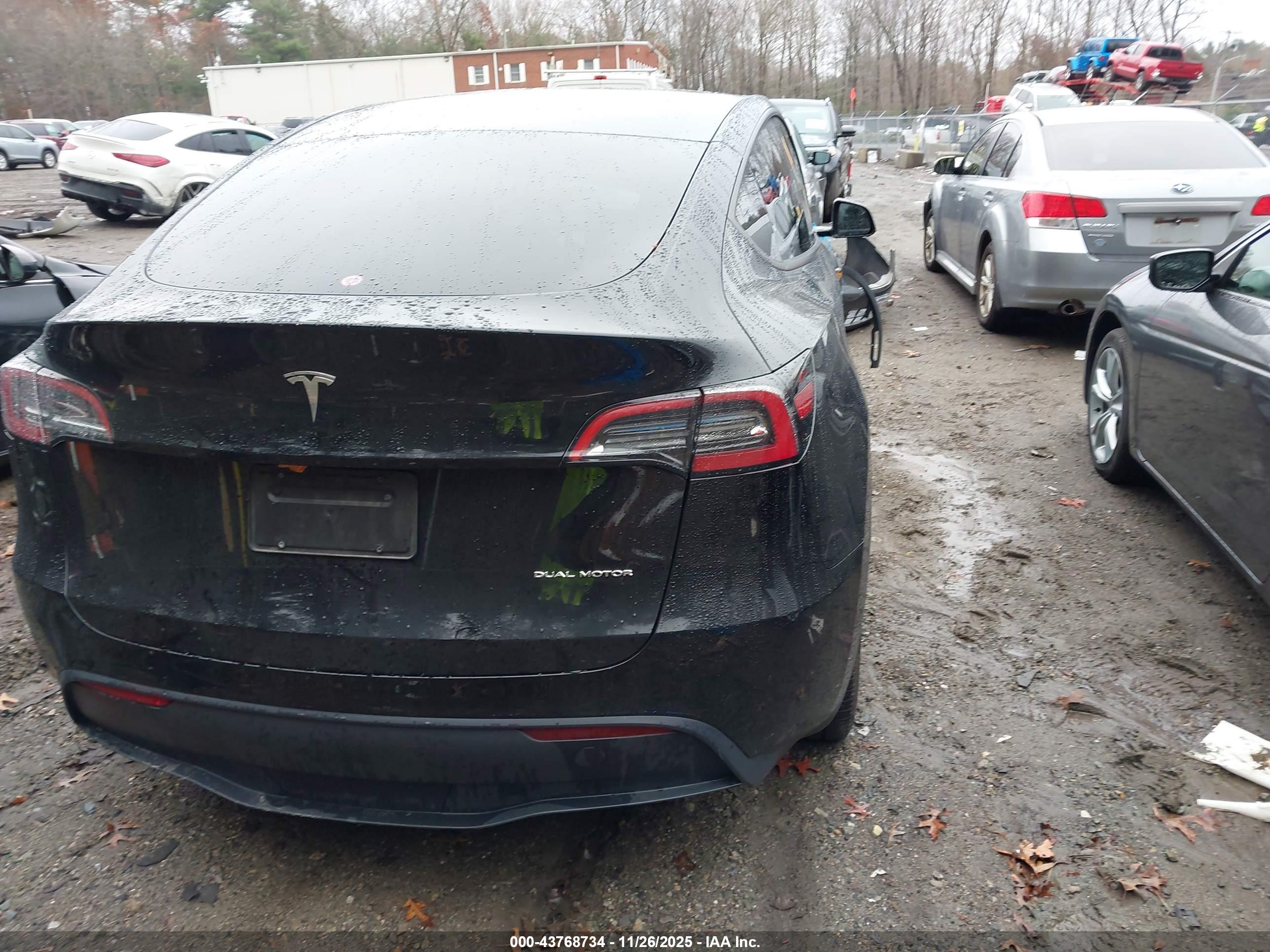 TESLA MODEL image 4