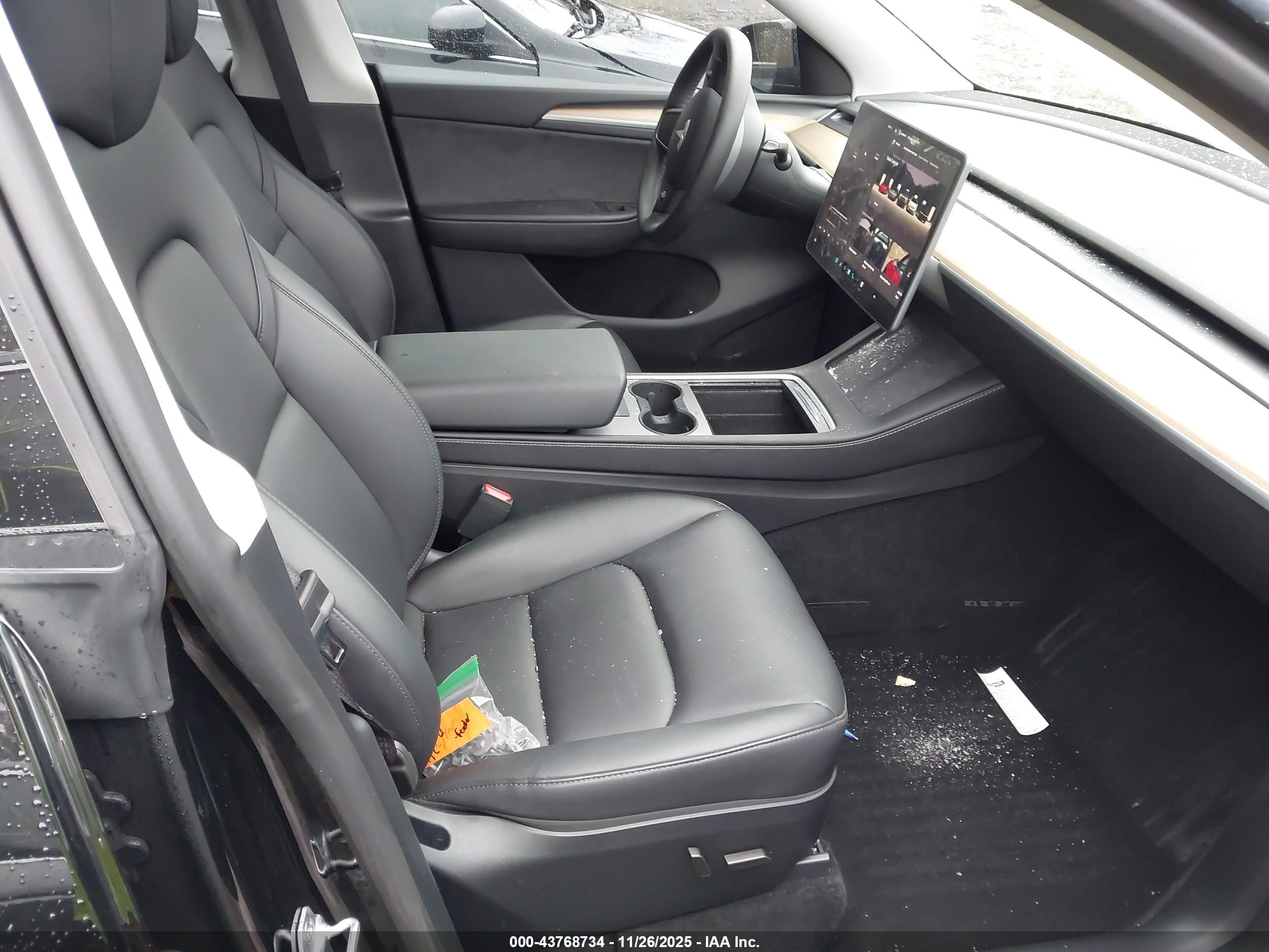 TESLA MODEL image 5