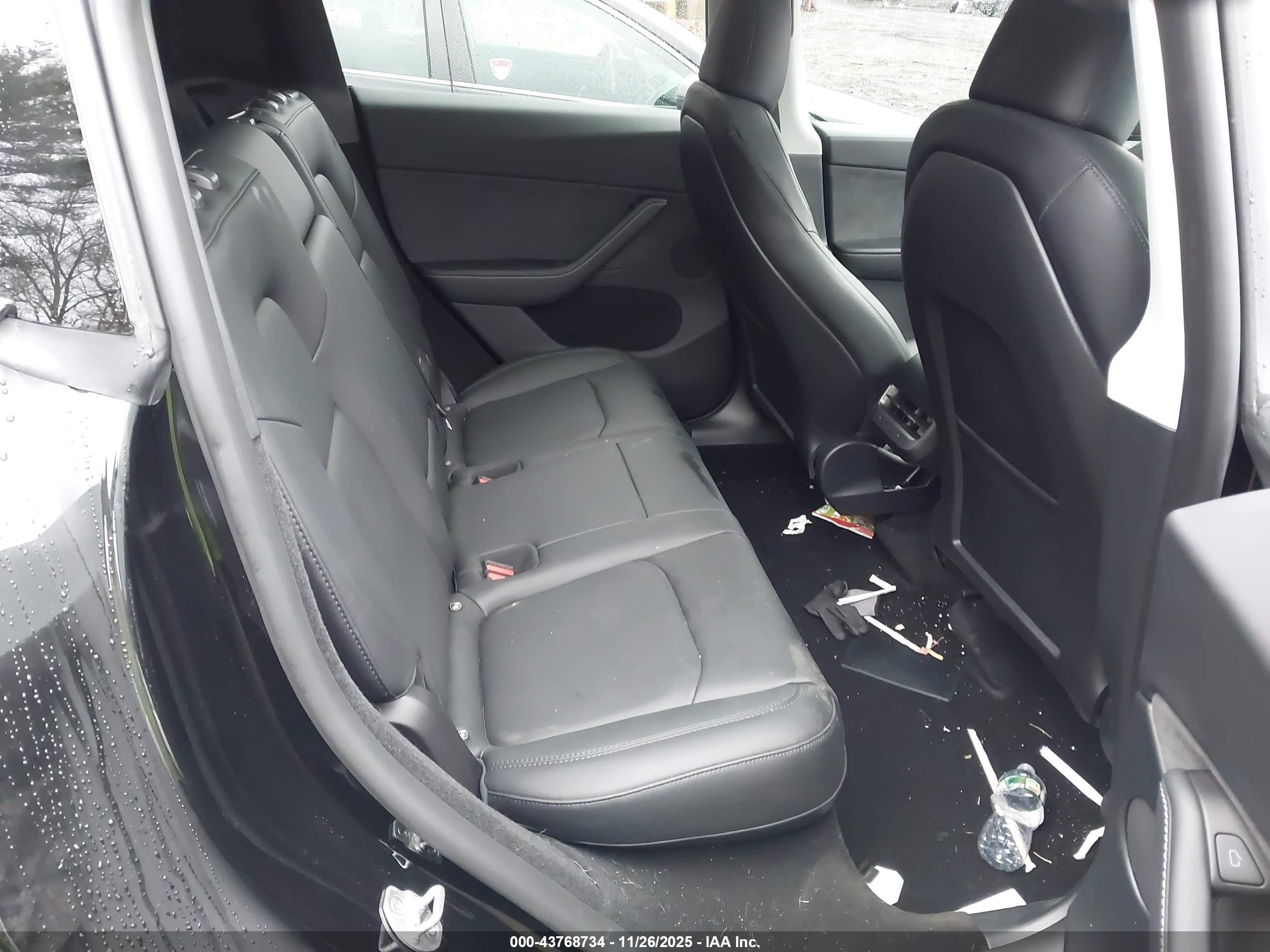 TESLA MODEL image 8