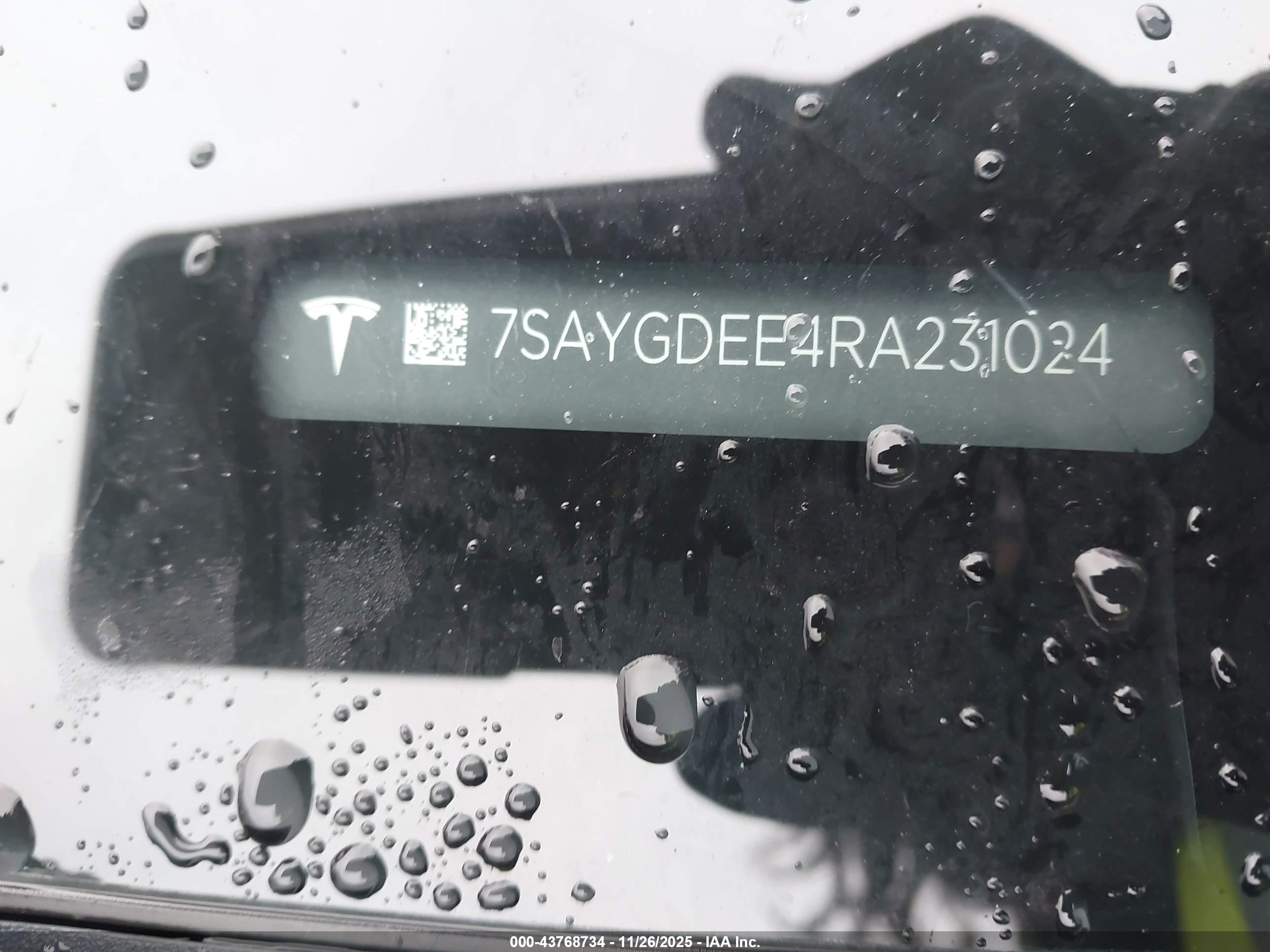 TESLA MODEL image 9