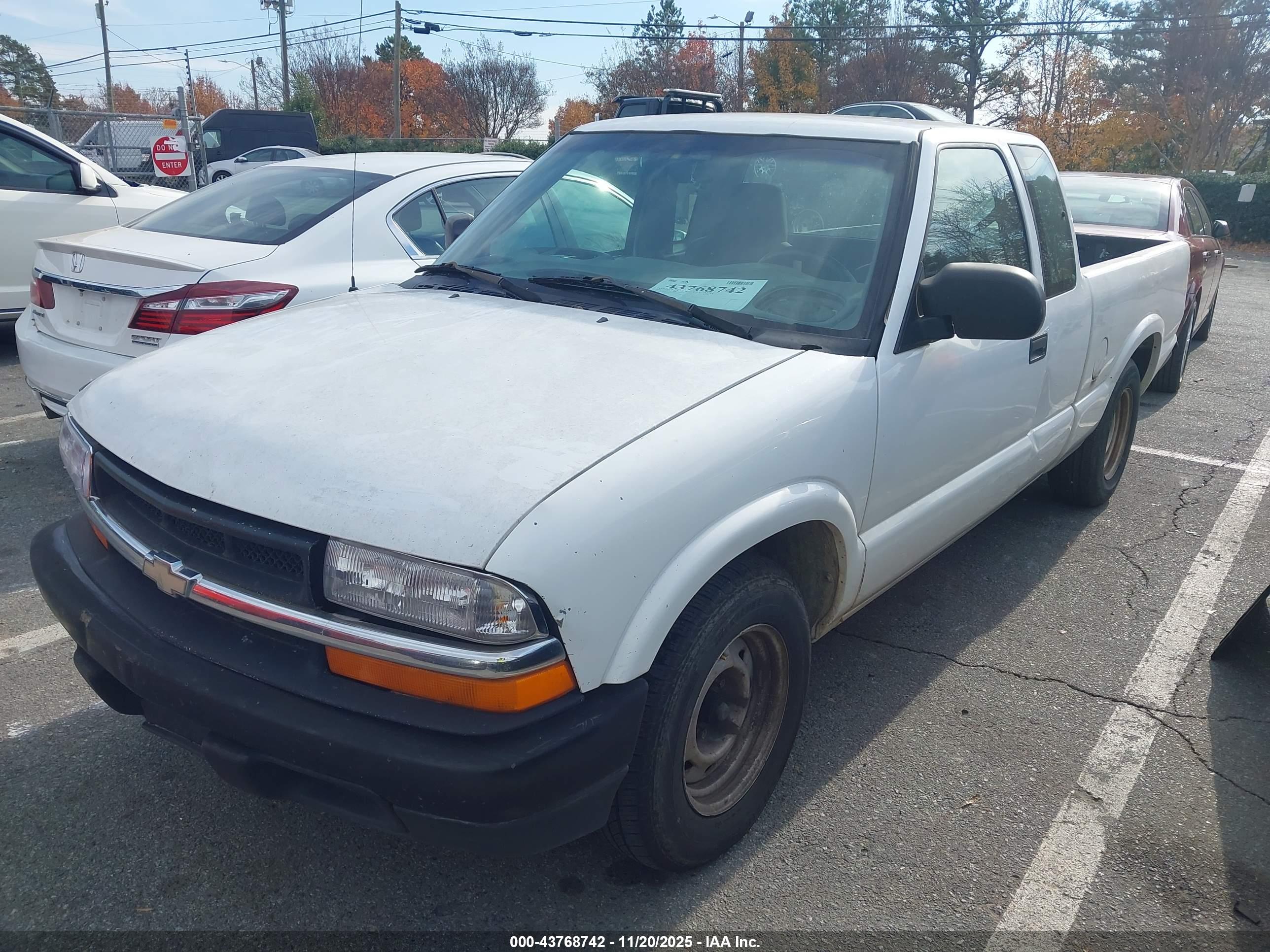 CHEVROLET S-10 image 2