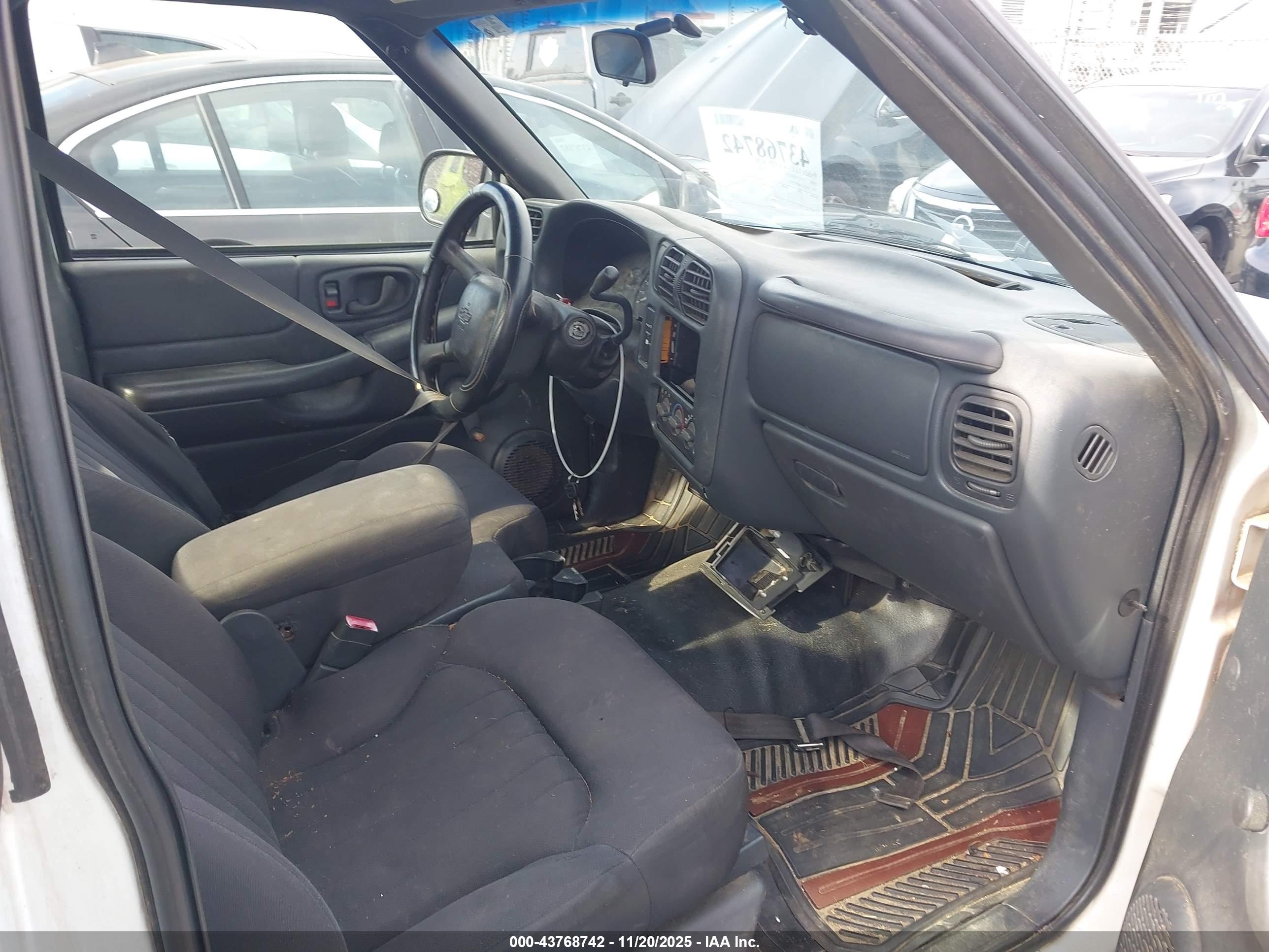 CHEVROLET S-10 image 5