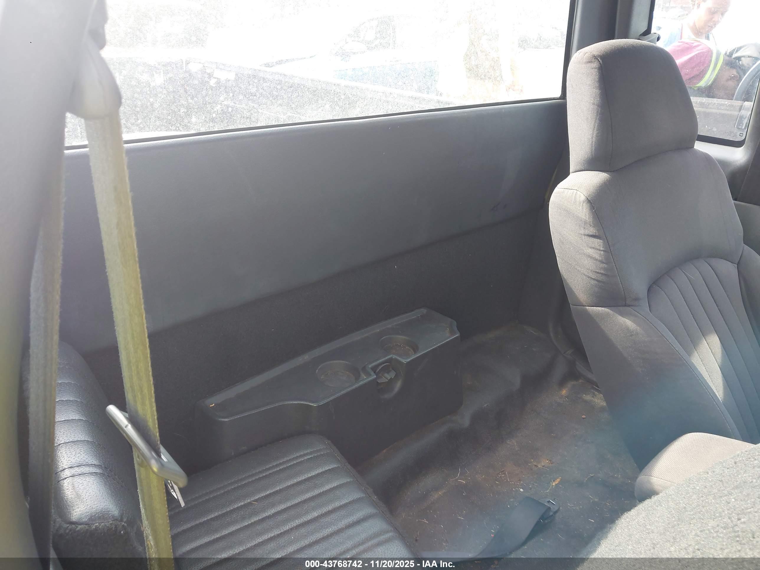 CHEVROLET S-10 image 8