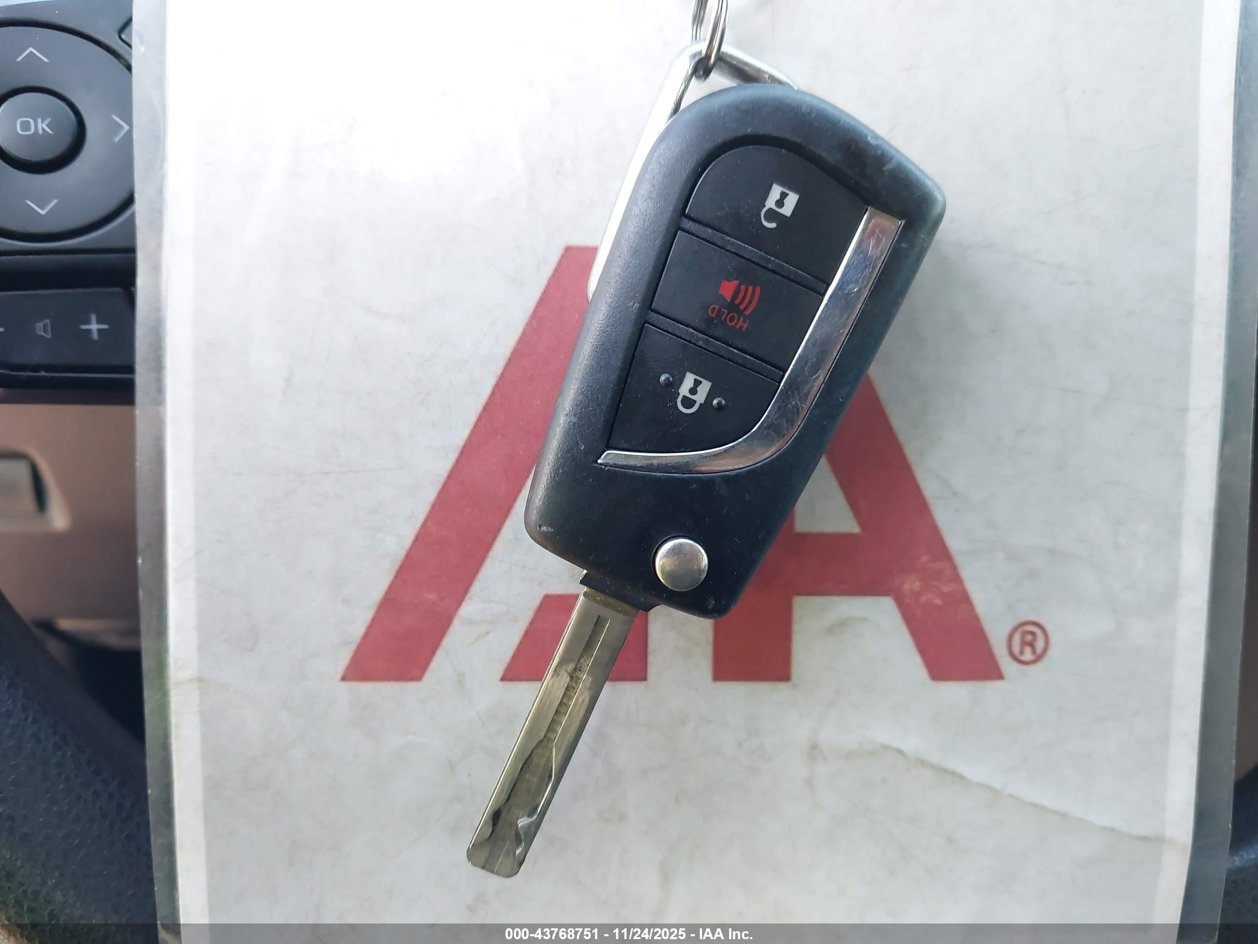 TOYOTA RAV4 image 11