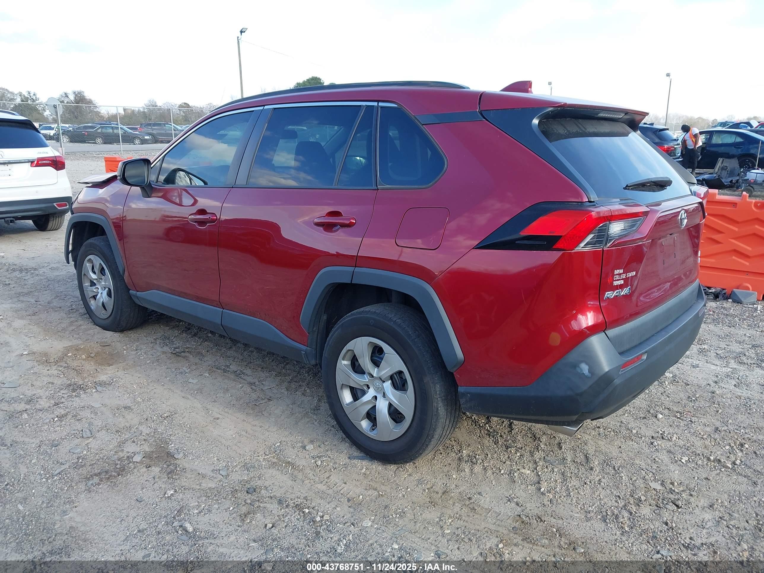 TOYOTA RAV4 image 3