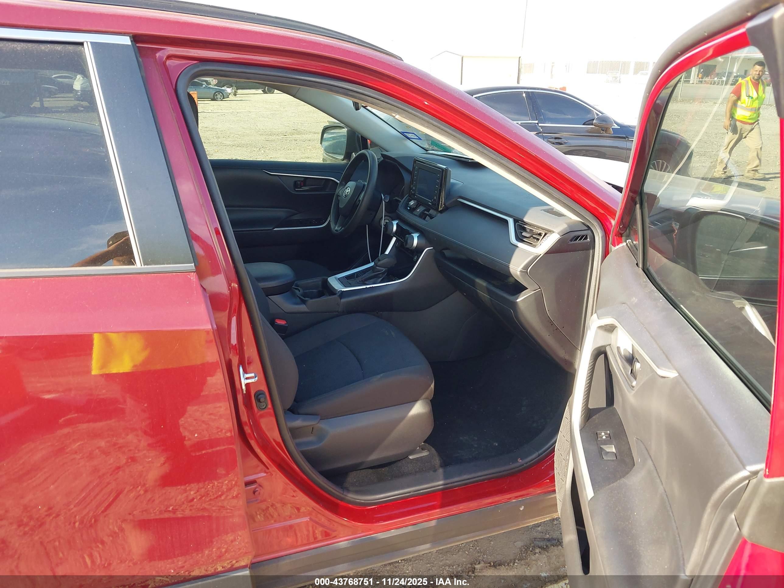 TOYOTA RAV4 image 5
