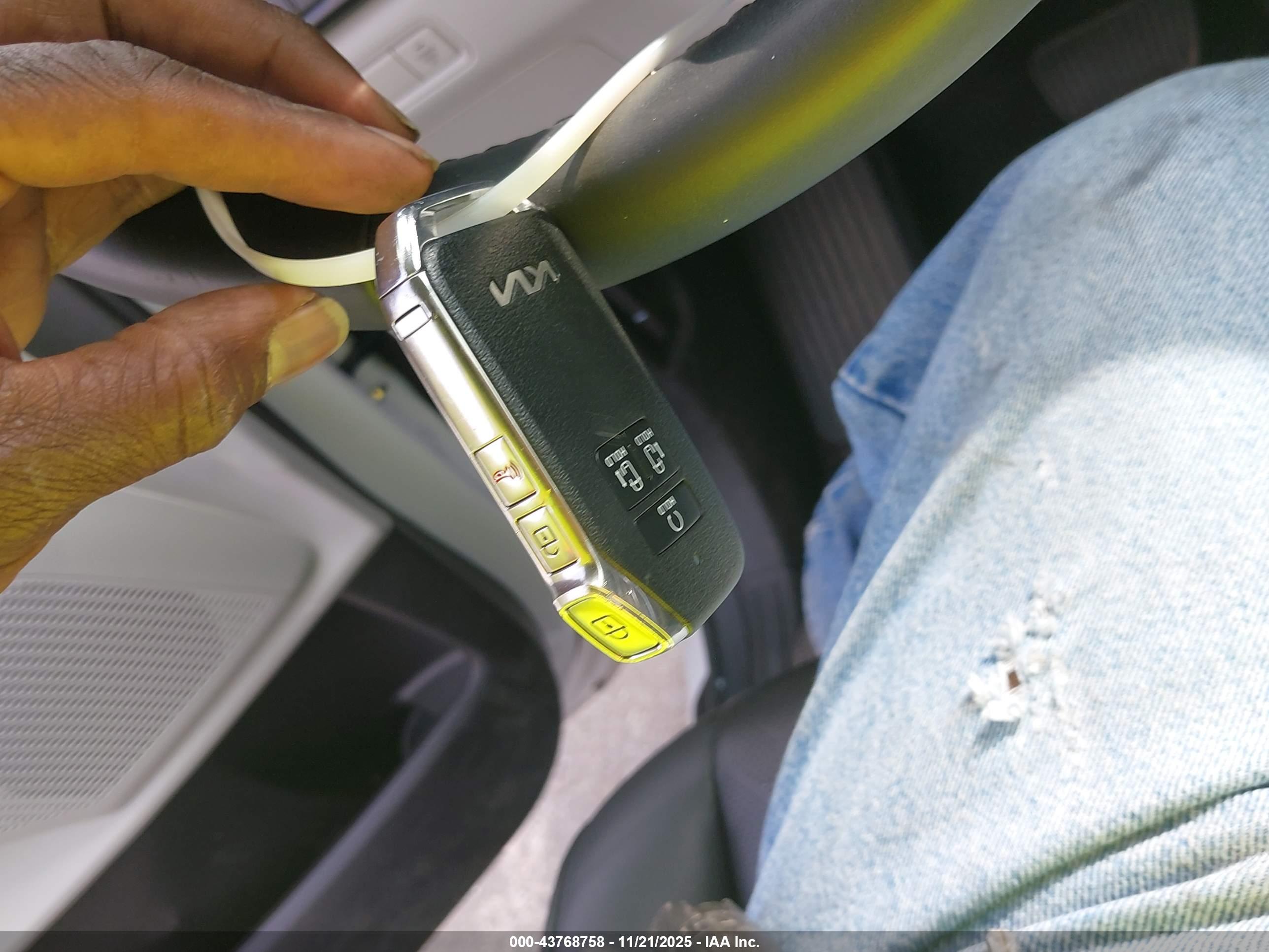 KIA CARNIVAL image 11