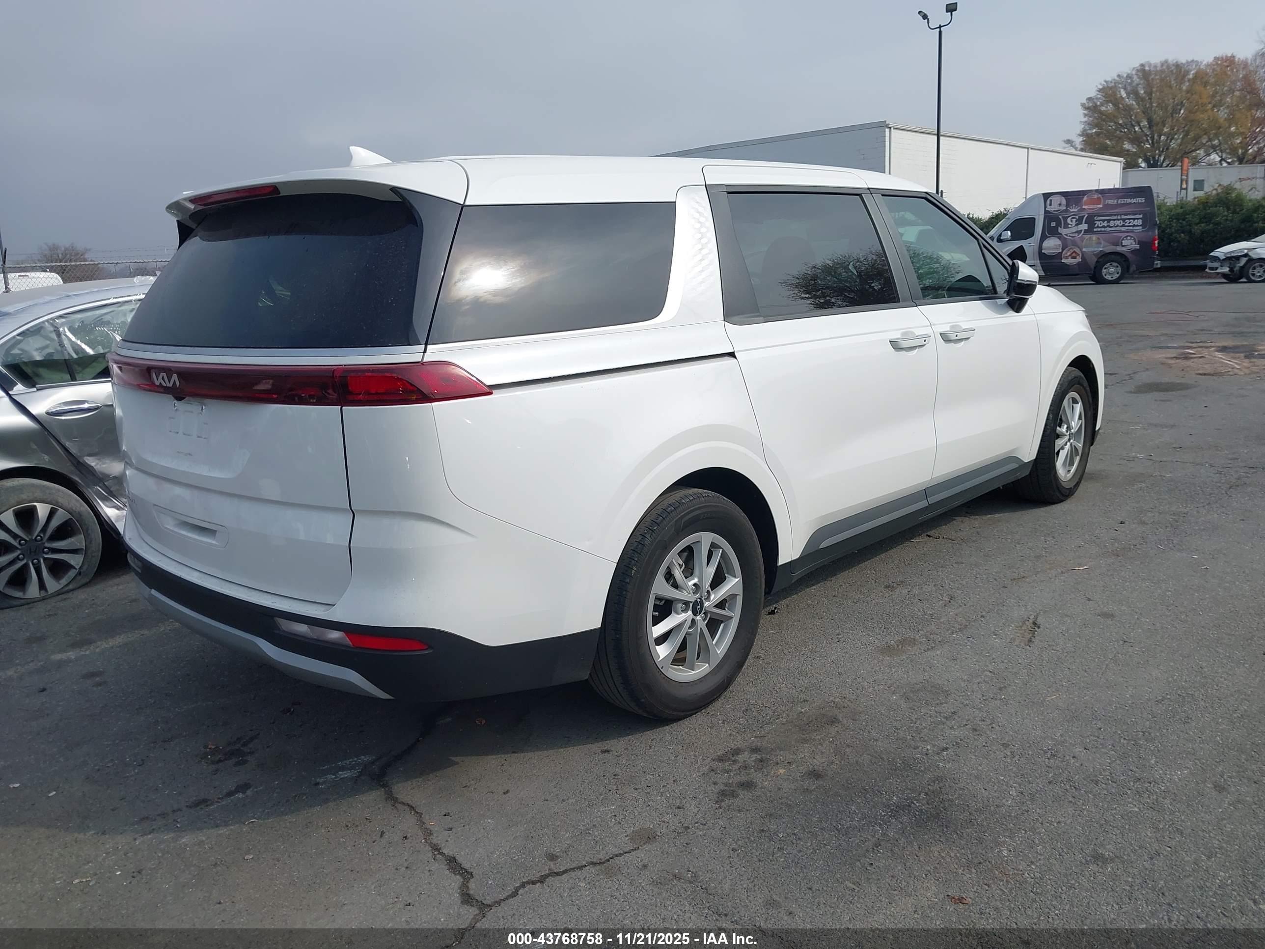 KIA CARNIVAL image 4