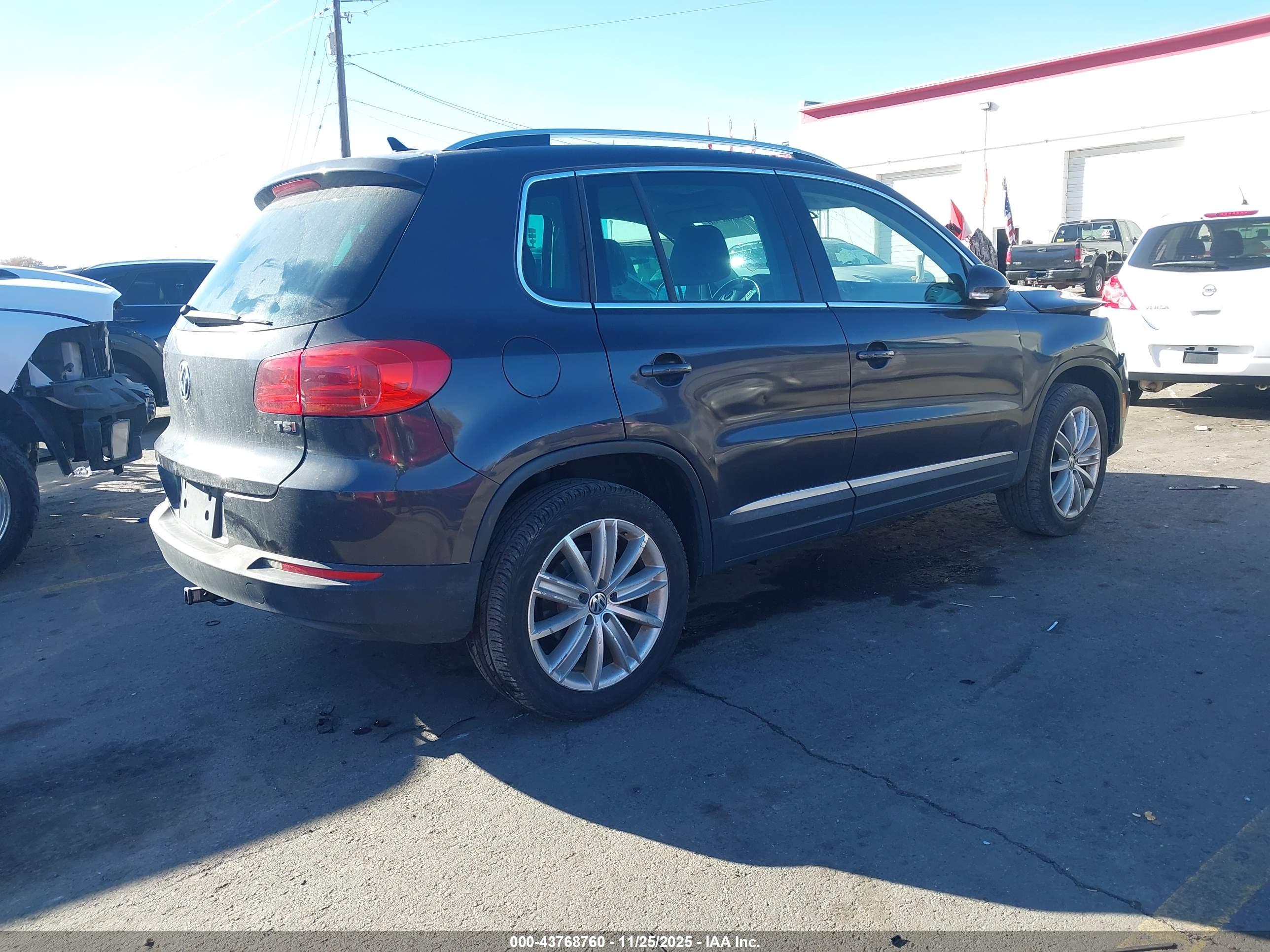 VOLKSWAGEN TIGUAN image 4