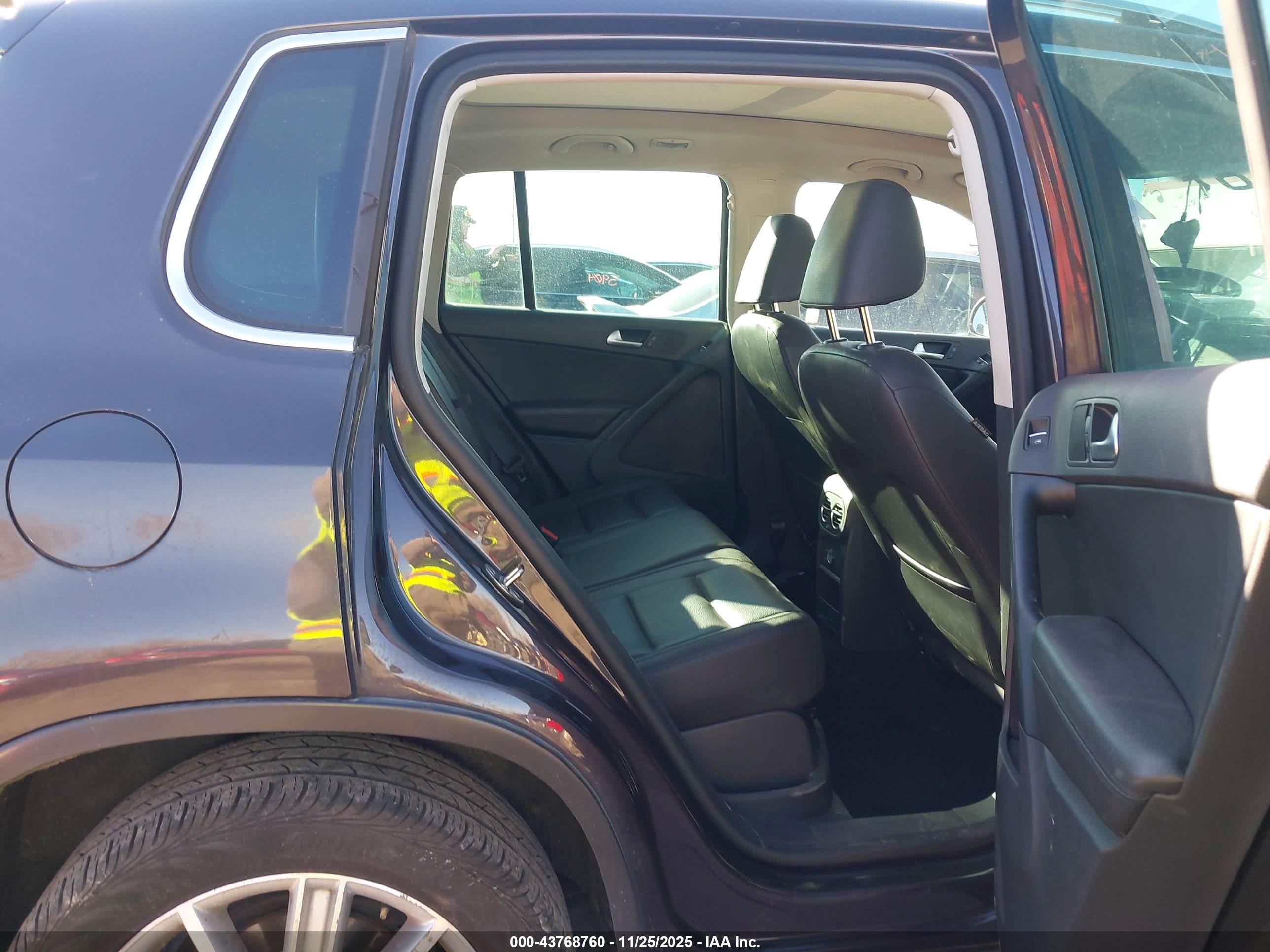 VOLKSWAGEN TIGUAN image 8