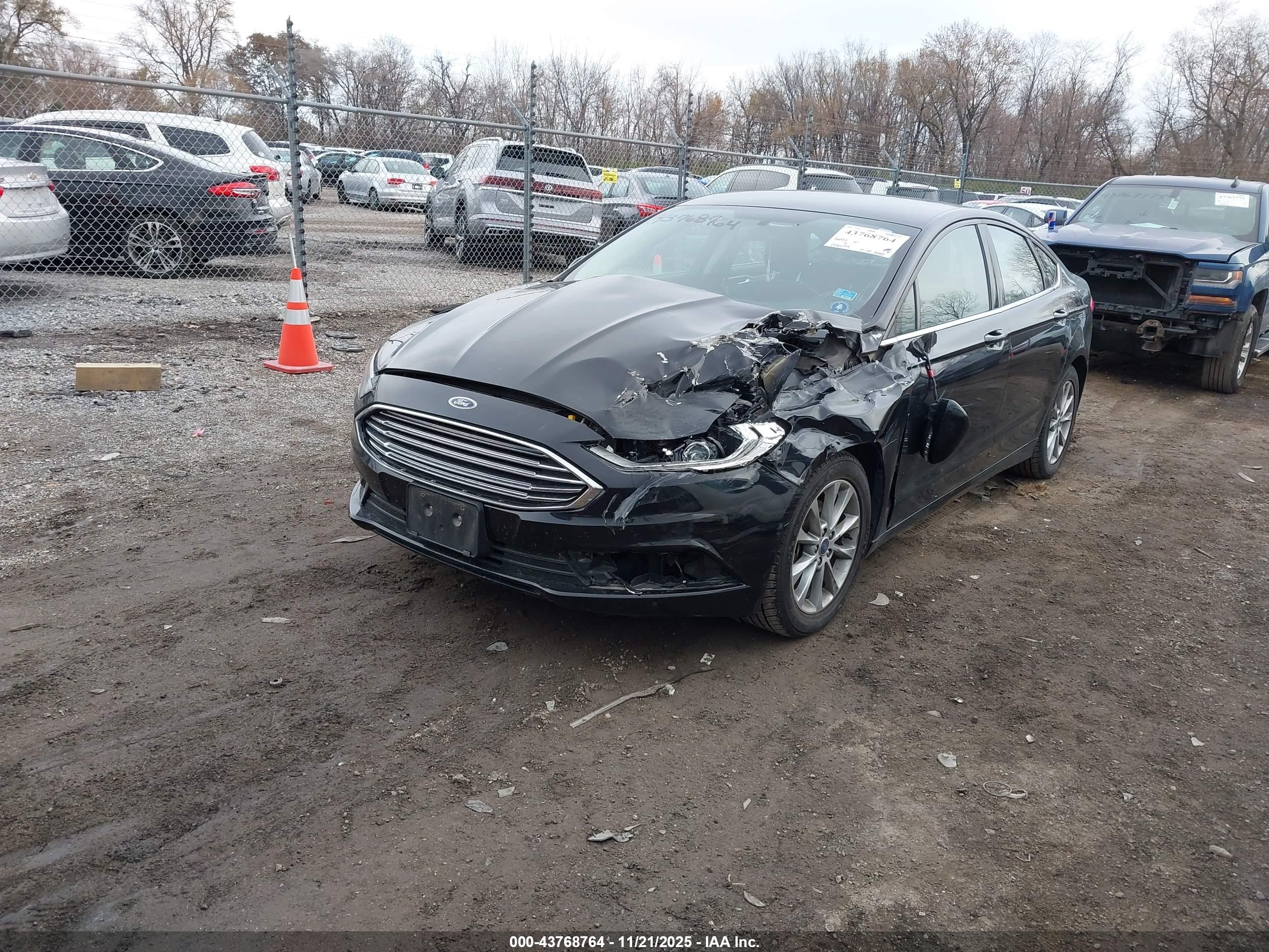 FORD FUSION image 2