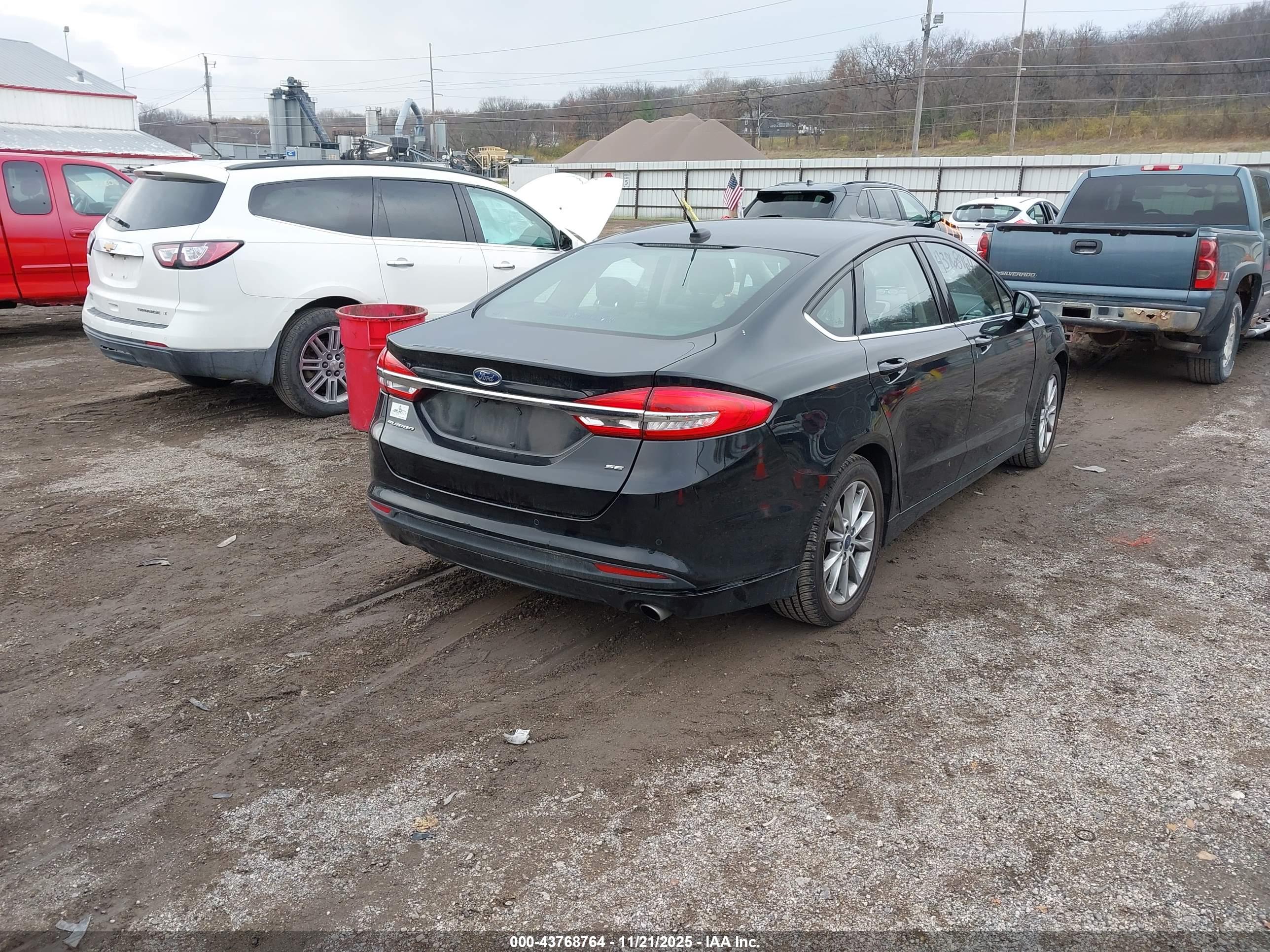 FORD FUSION image 4