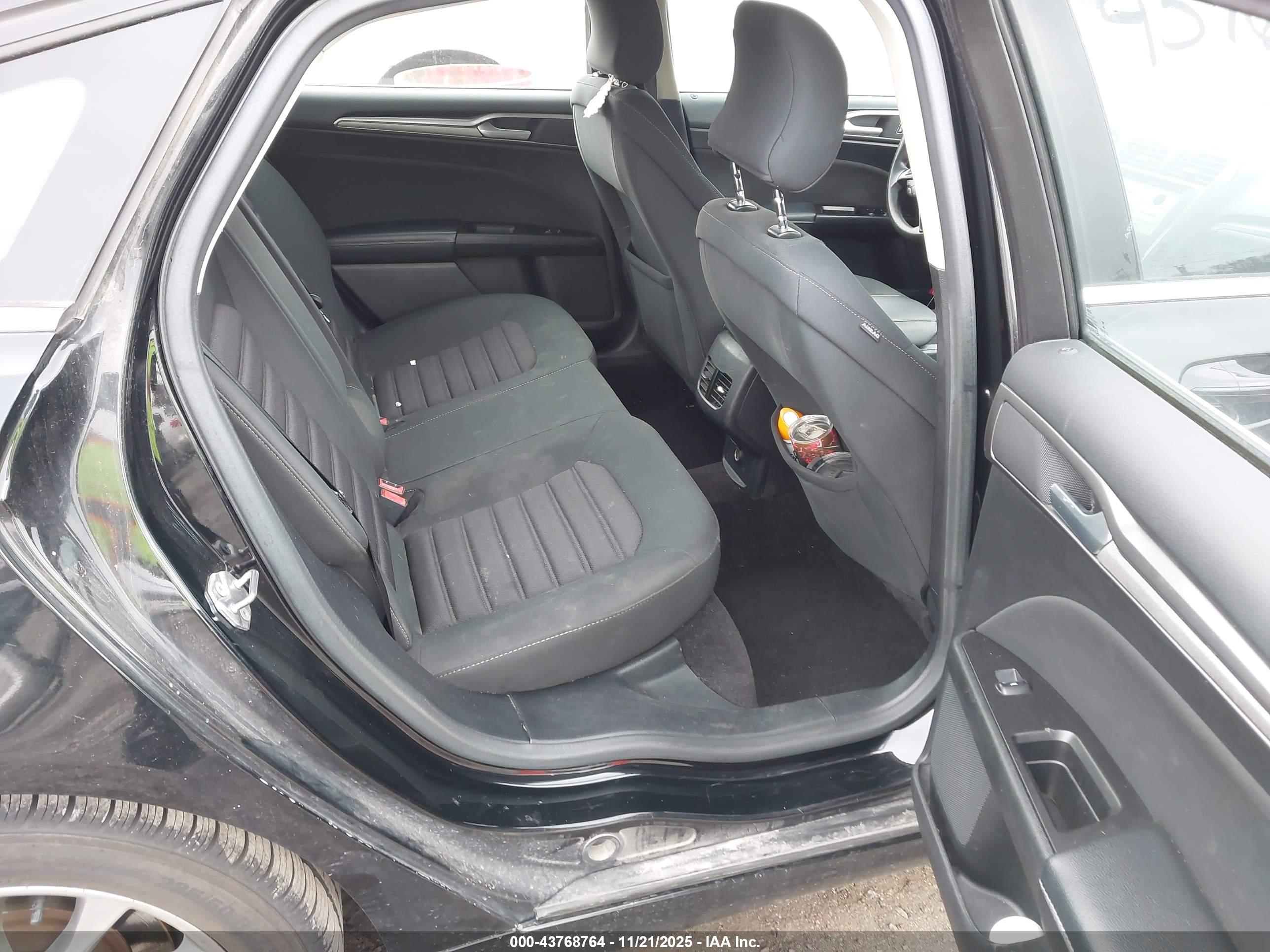 FORD FUSION image 8